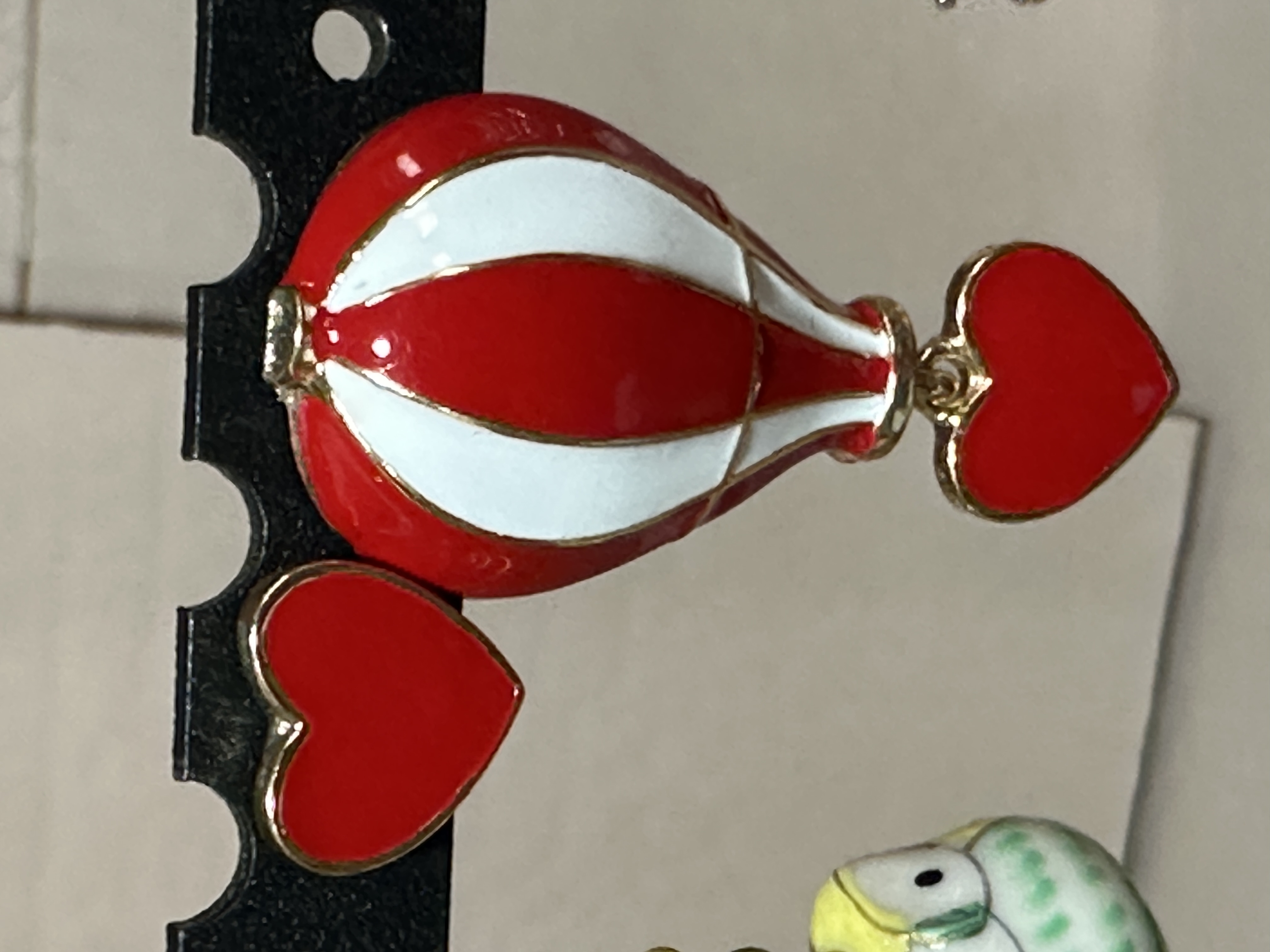 Heart balloon Pin