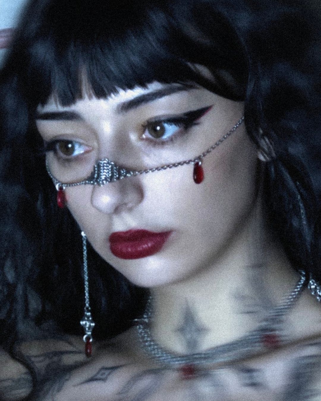 Chaine de visage en acier inoxydable - red drops