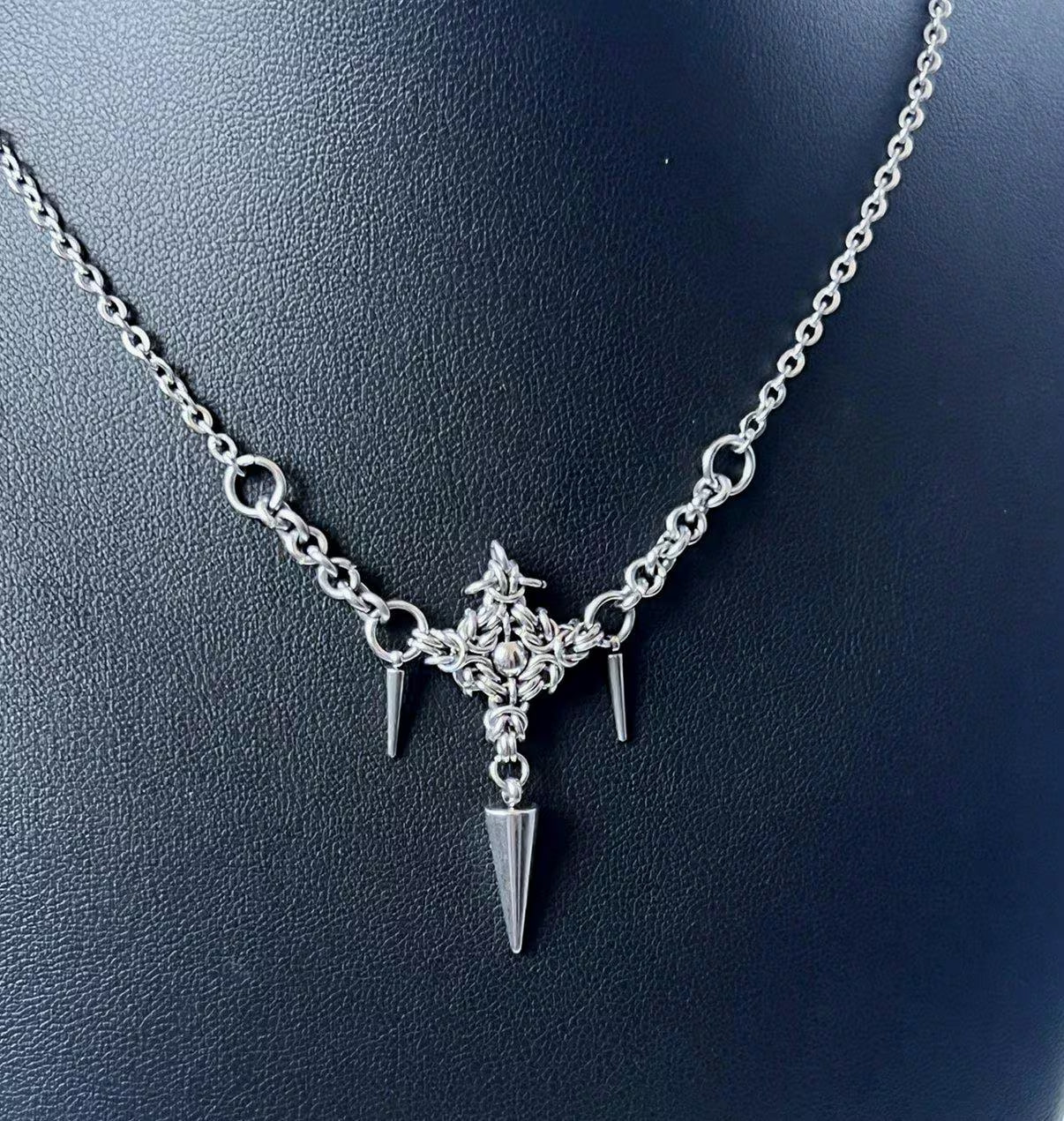 July Relics 02 - Collier ras-du-cou en cotte de mailles
