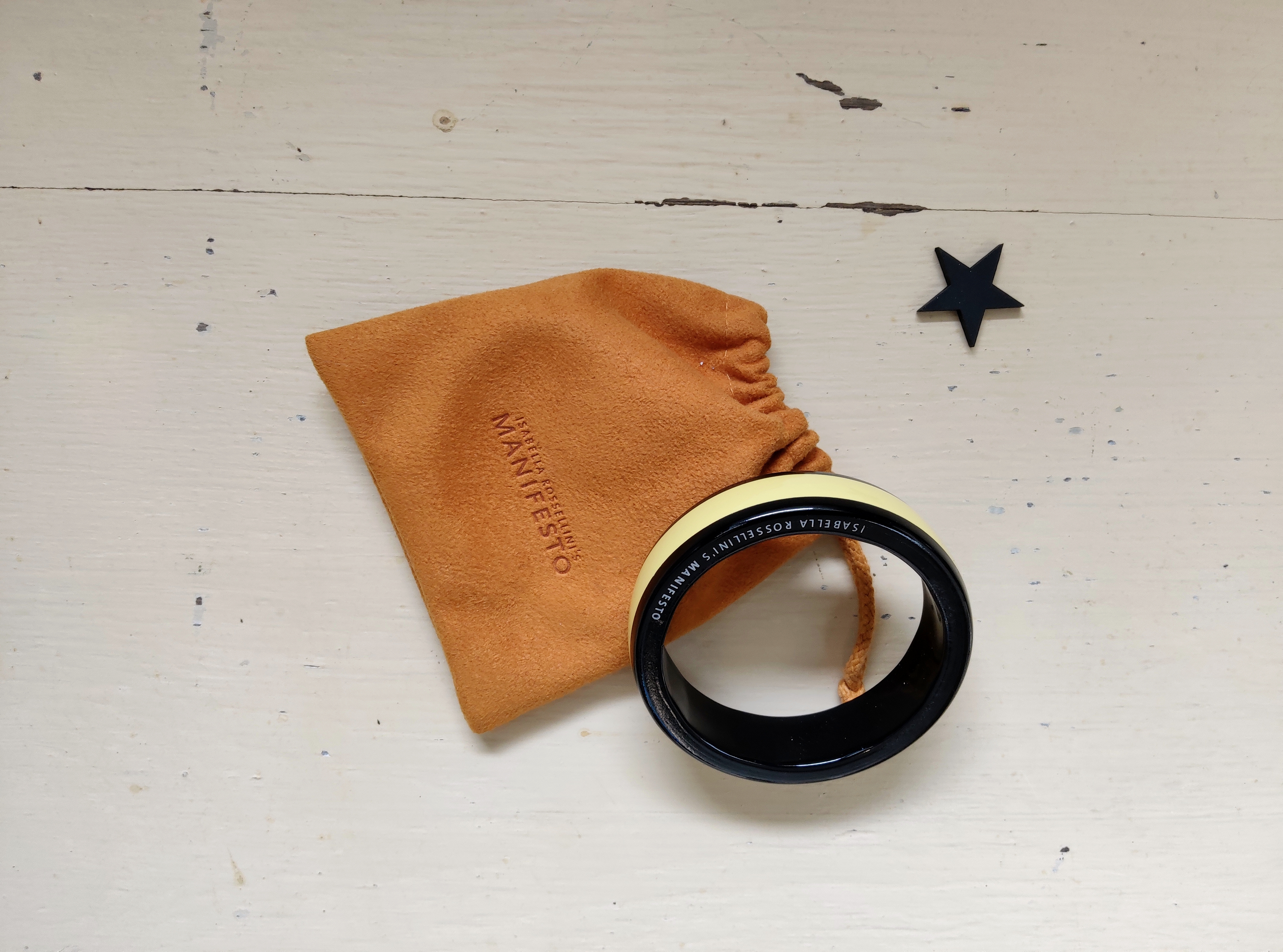 Bracelet promotionnel  vintage « Manifesto » d'Isabella Rossellini. Années 2000