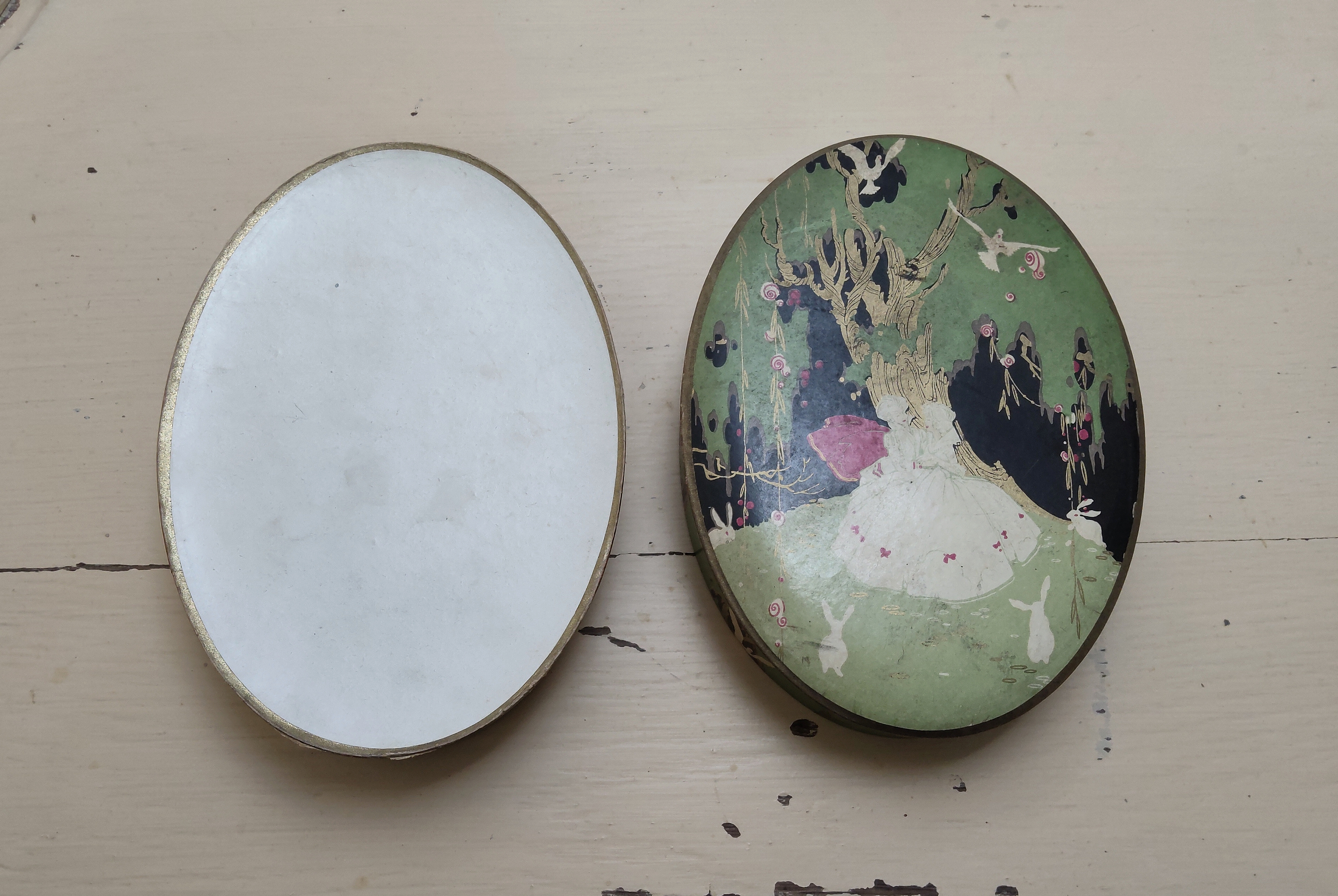 Boite en carton ancienne ovale publicitaire /bonbon/chocolat époque Art Déco 