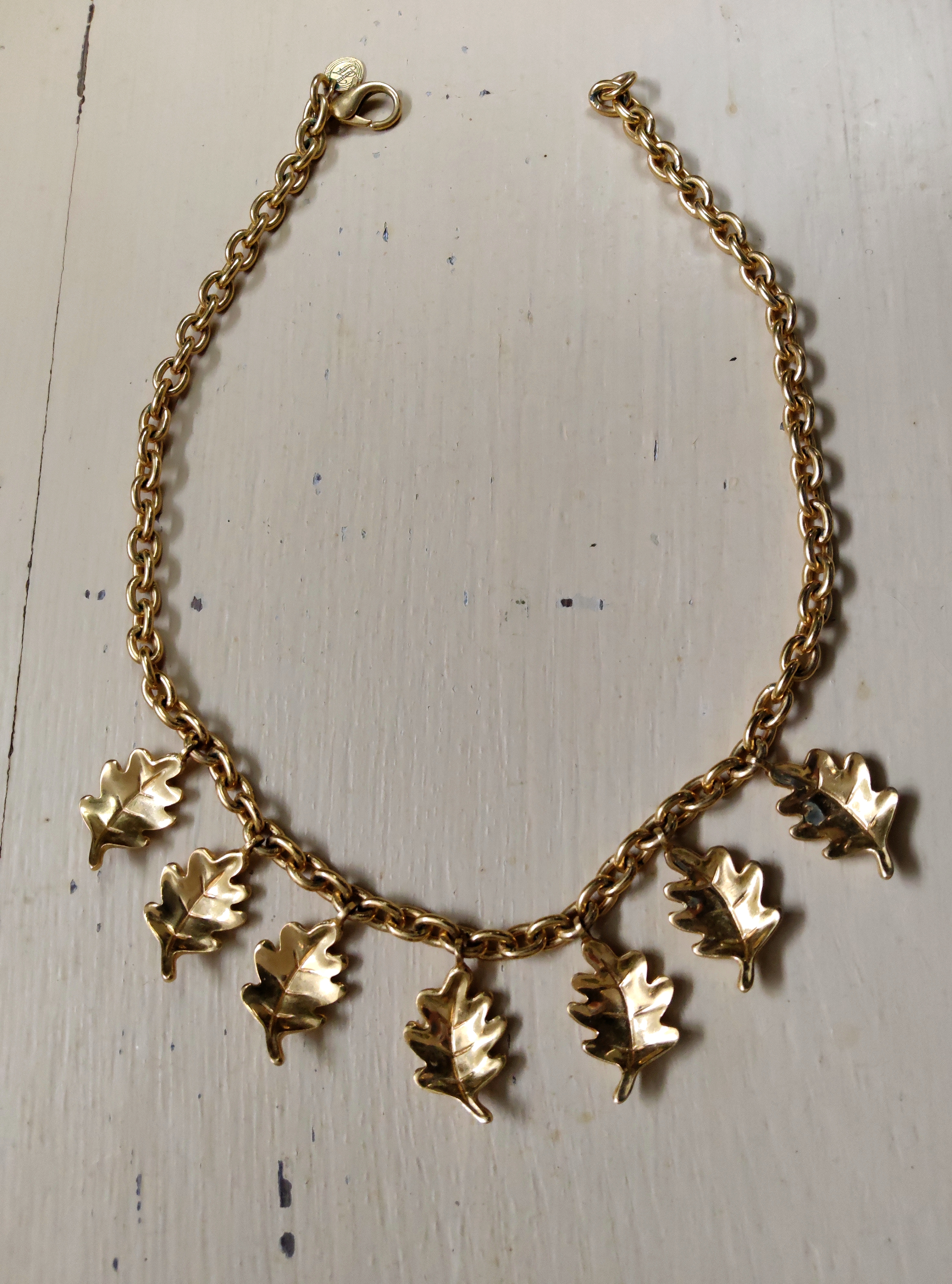Collier breloques feuilles de chêne vintage vers 1990 Inès de la Fressange Paris
