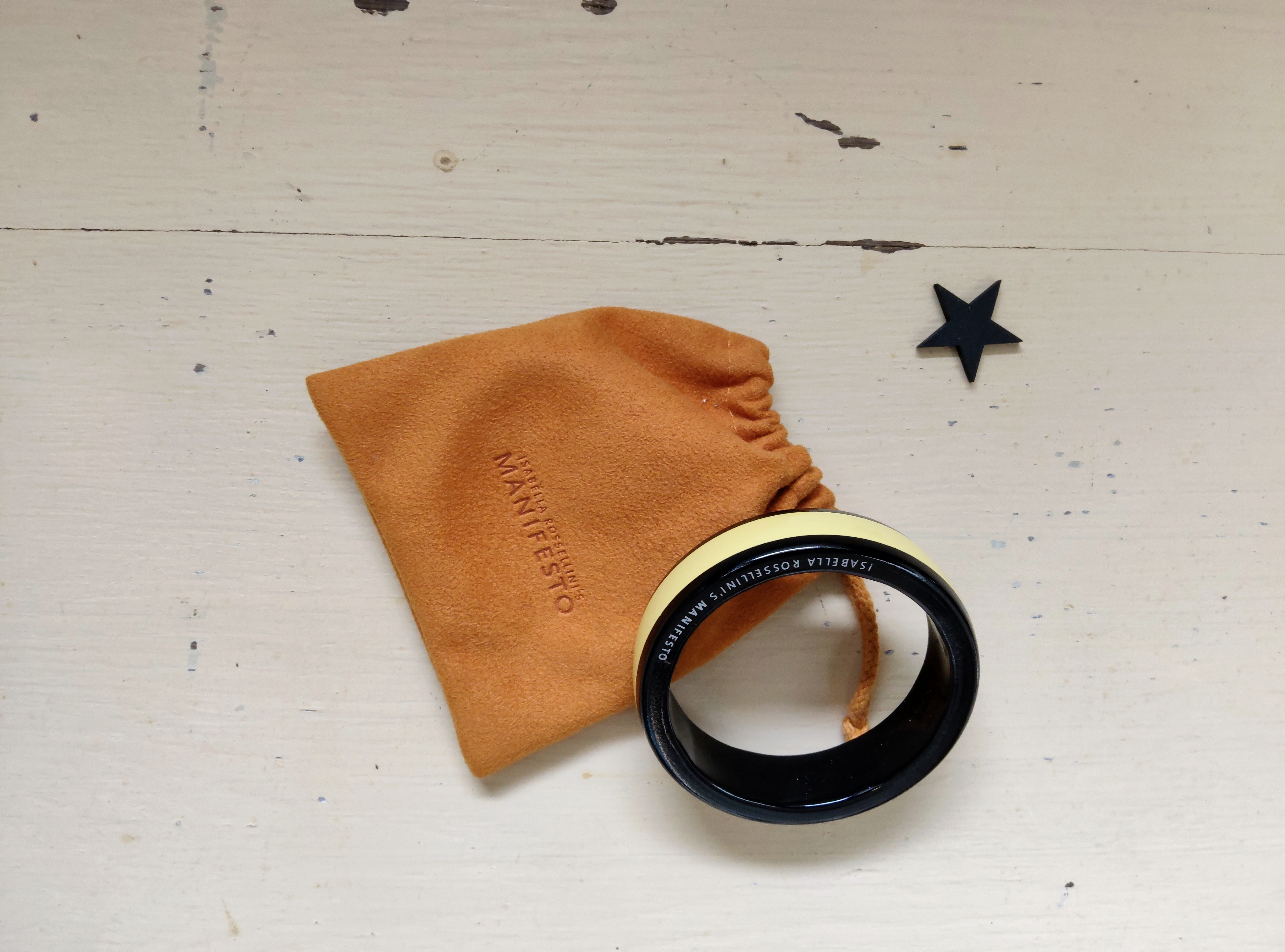 Bracelet promotionnel  vintage « Manifesto » d'Isabella Rossellini. Années 2000