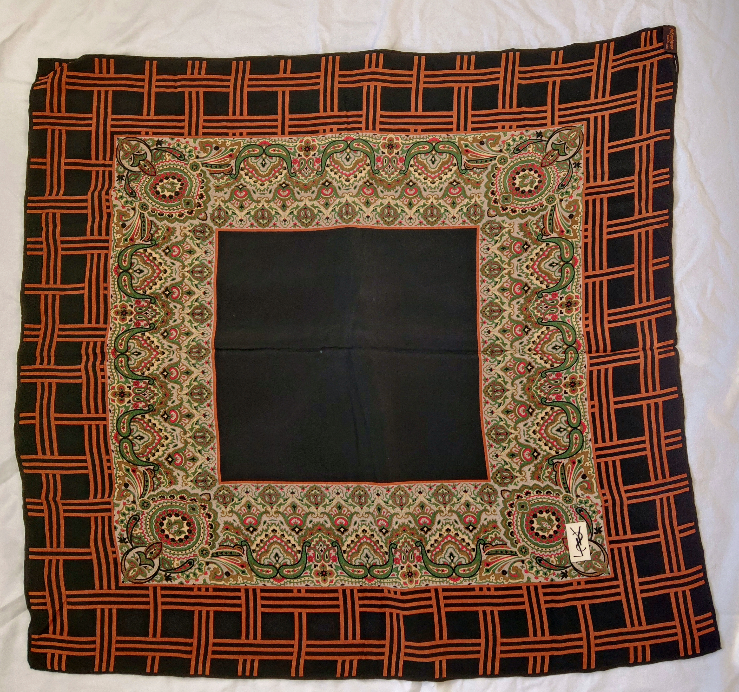 Foulard soie Yves Saint Laurent vintage YSL