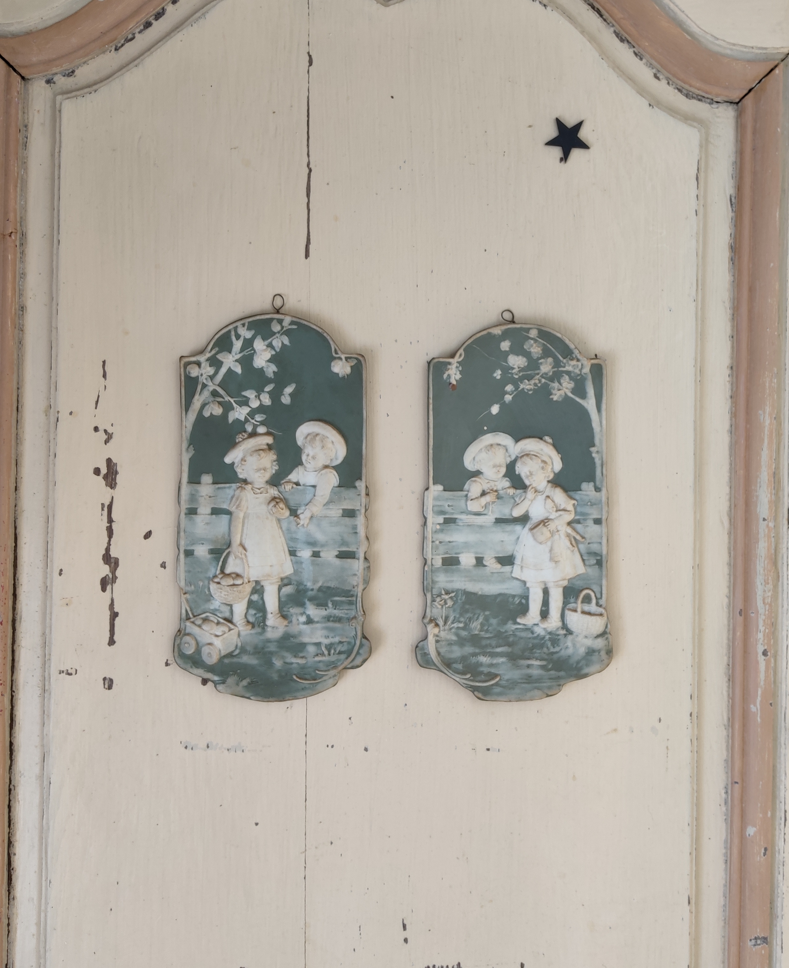 Lot 2 Médaillons en porcelaine de Thuringe anciens vers 1900