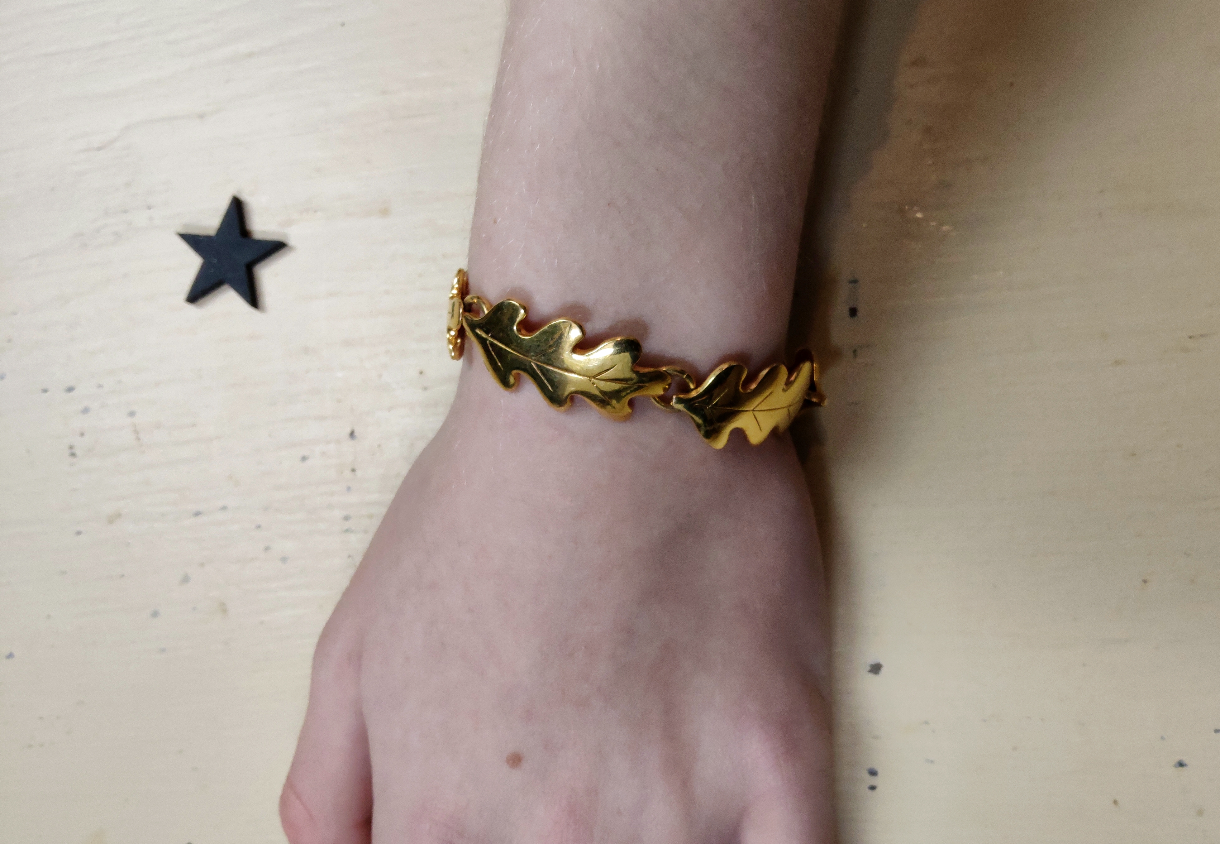 Bracelet vintage feuilles de chêne Inès de la Fressange vers 1990