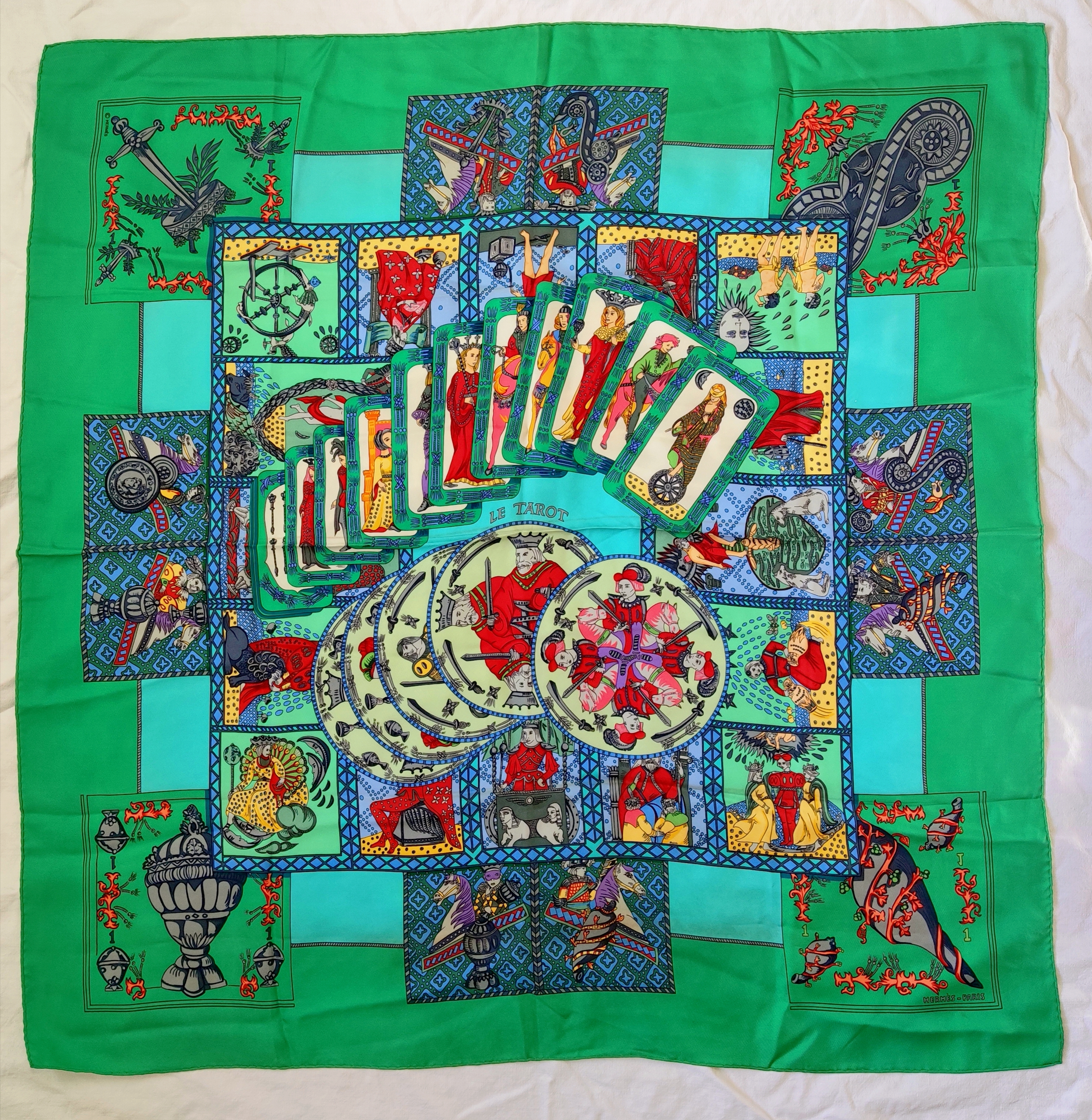 Carré Hermès 100% soie le tarot