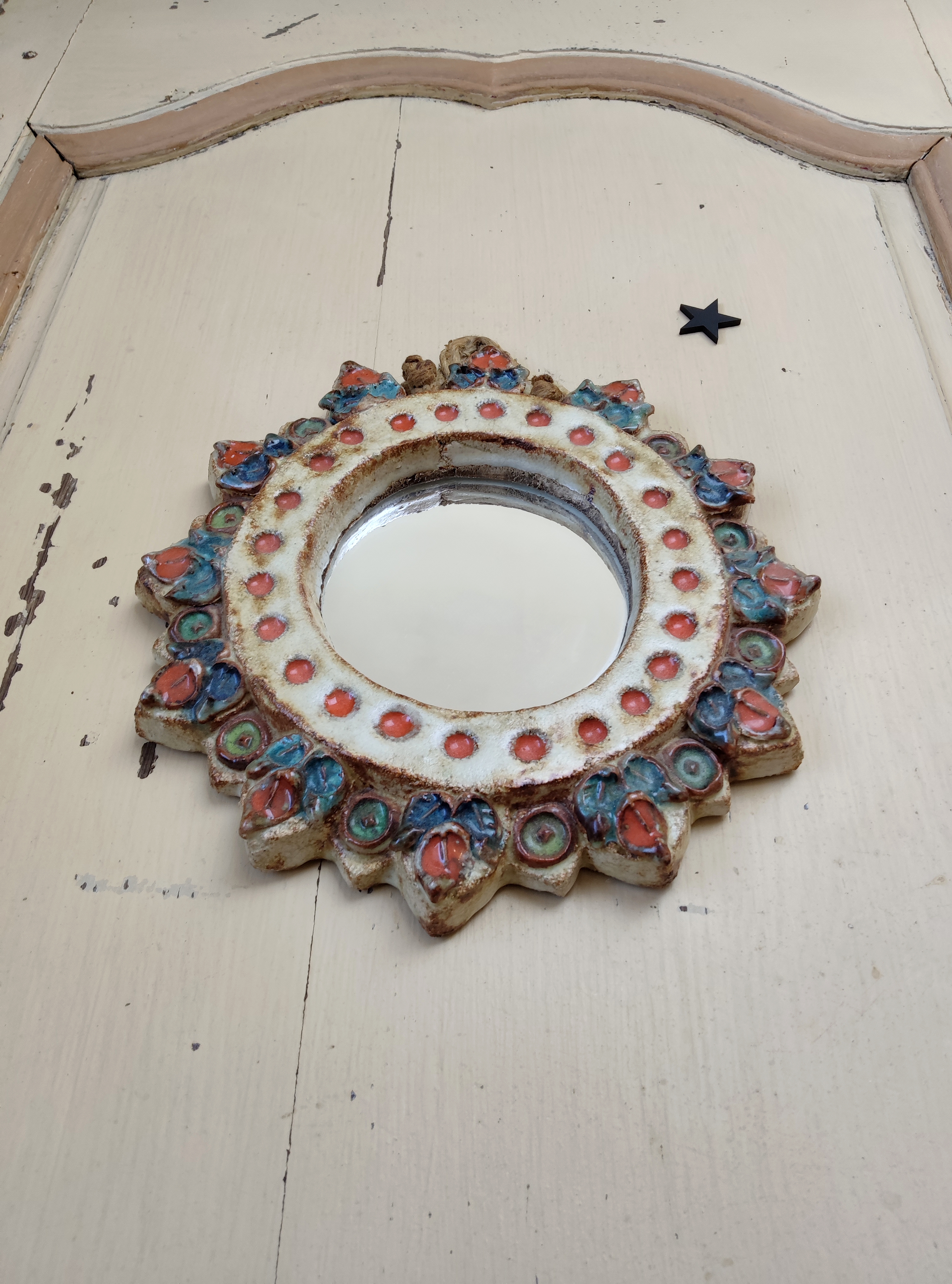 Miroir en céramique vintage en forme de soleil par La Roue, Vallauris, France  vers 1950