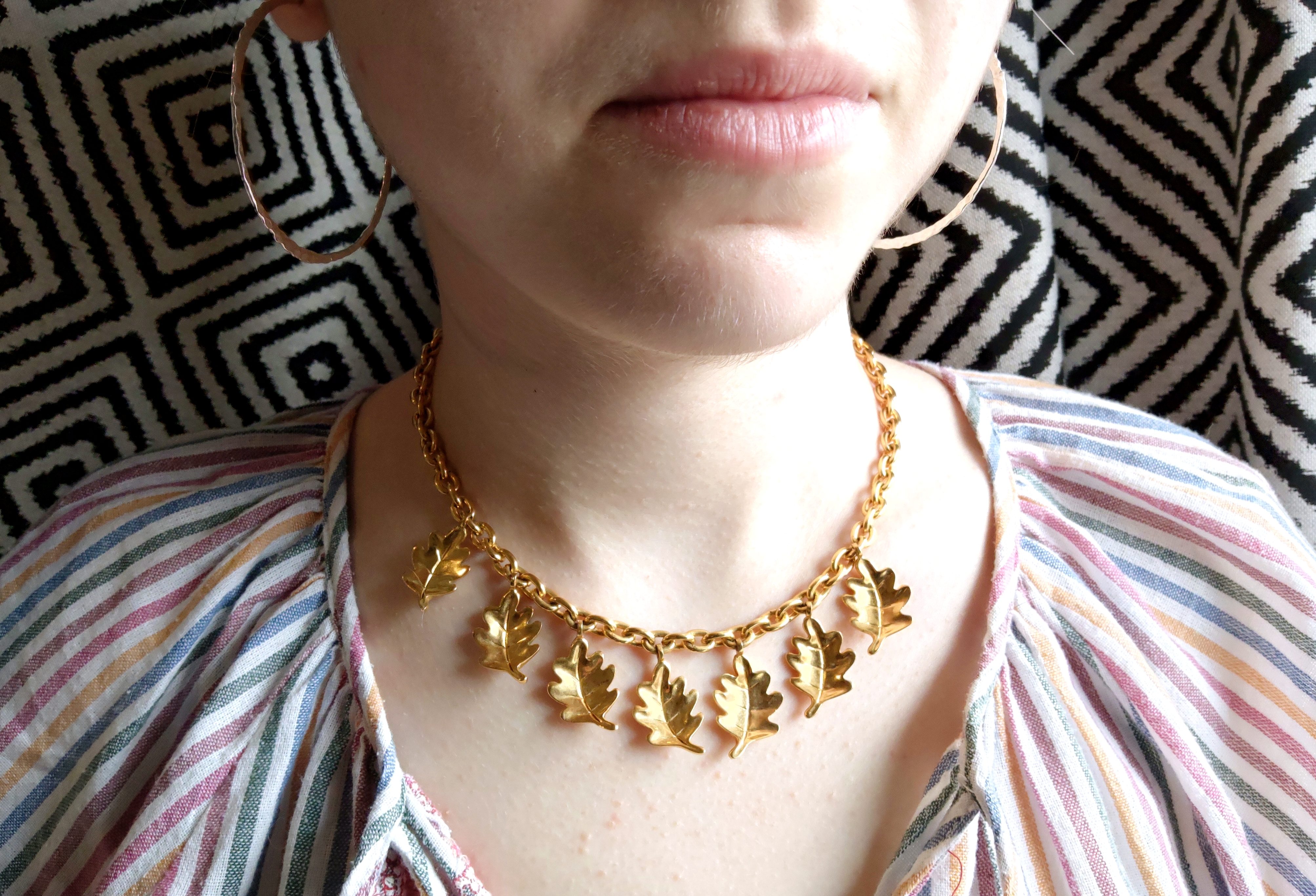 Collier breloques feuilles de chêne vintage vers 1990 Inès de la Fressange Paris