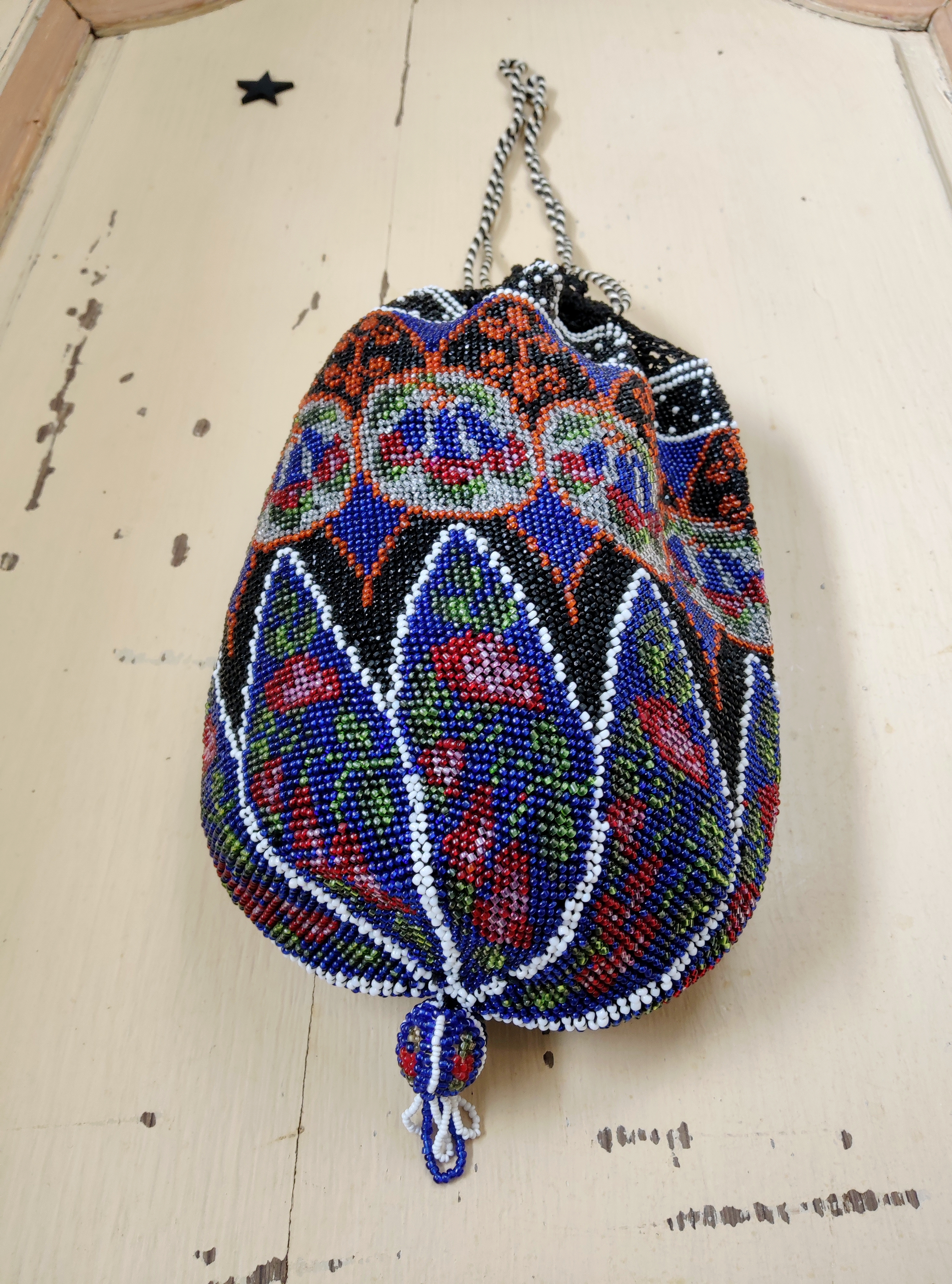 Bourse aumônière Tissée avec des Perles en  Verre ancienne vers 1900