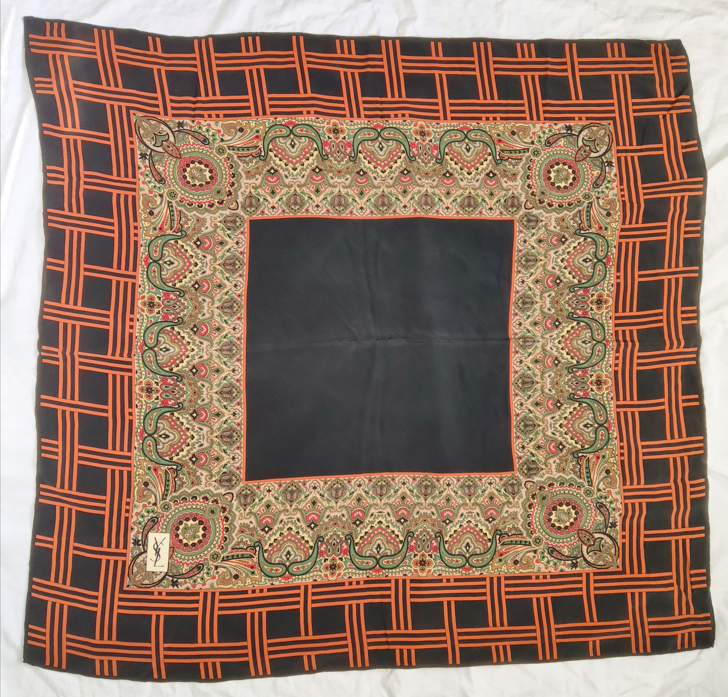 Foulard soie Yves Saint Laurent vintage YSL