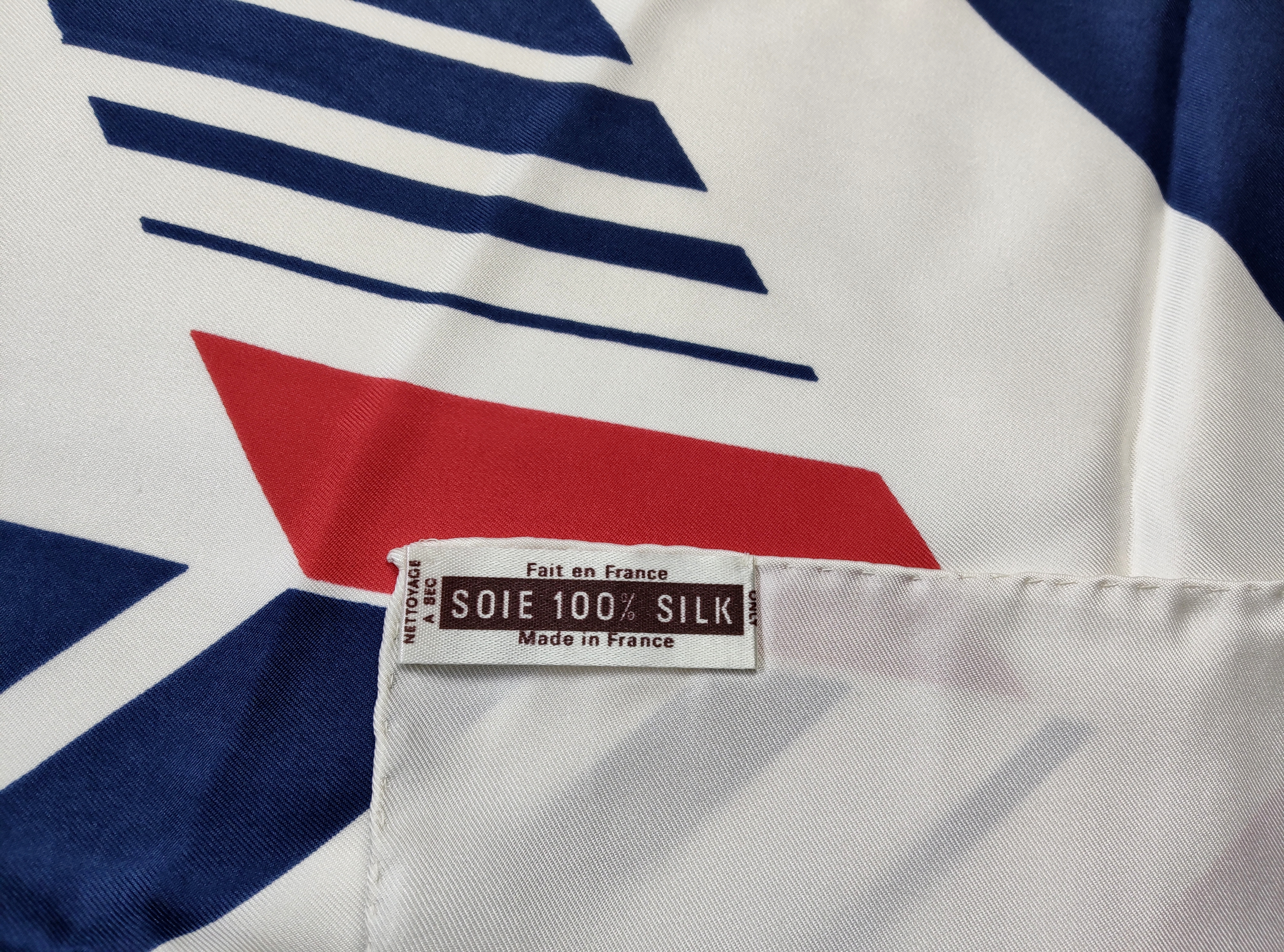 Foulard en soie : avion Air France ''CONCORDE''. Carré de soie