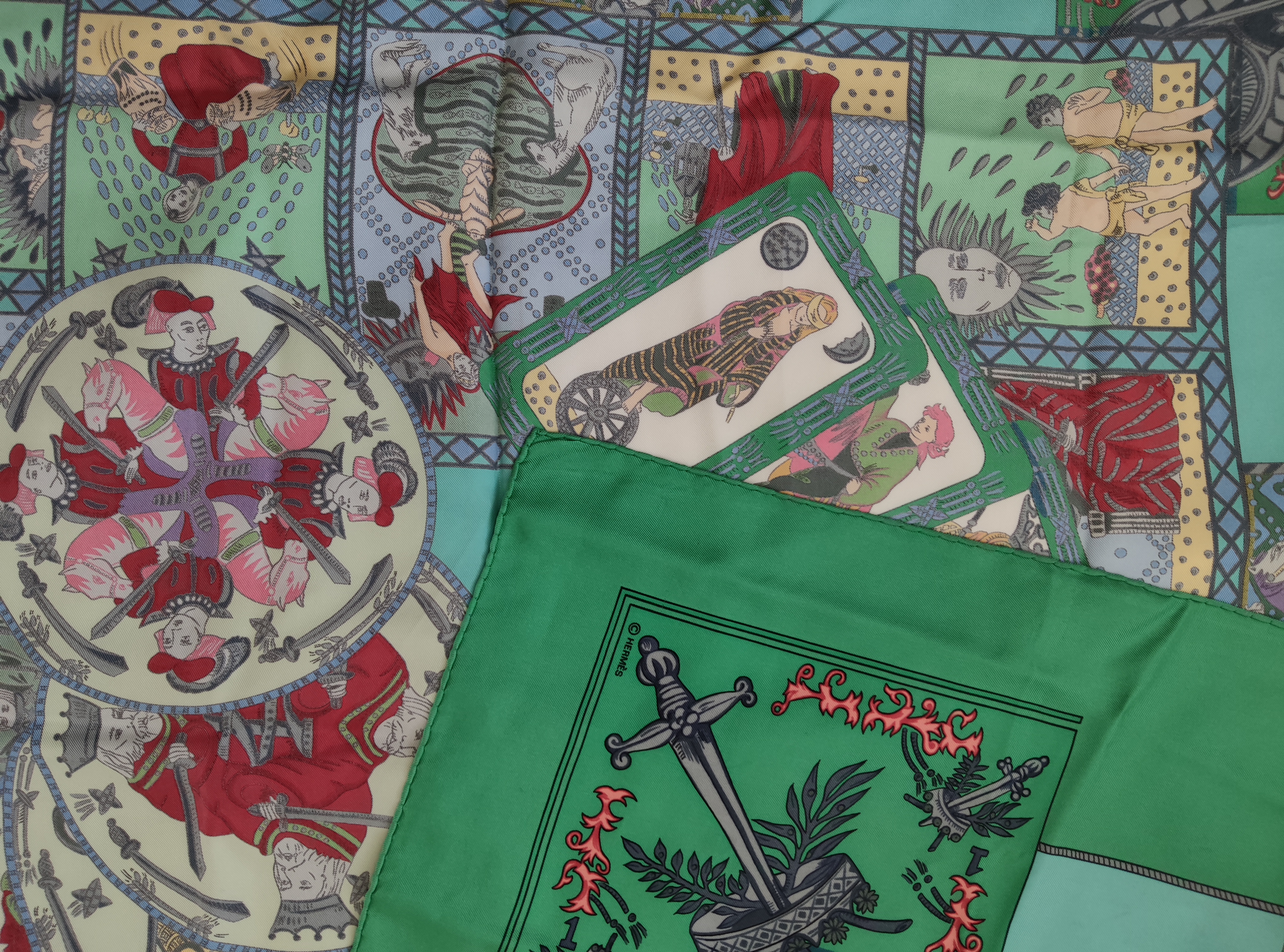 Carré Hermès 100% soie le tarot 