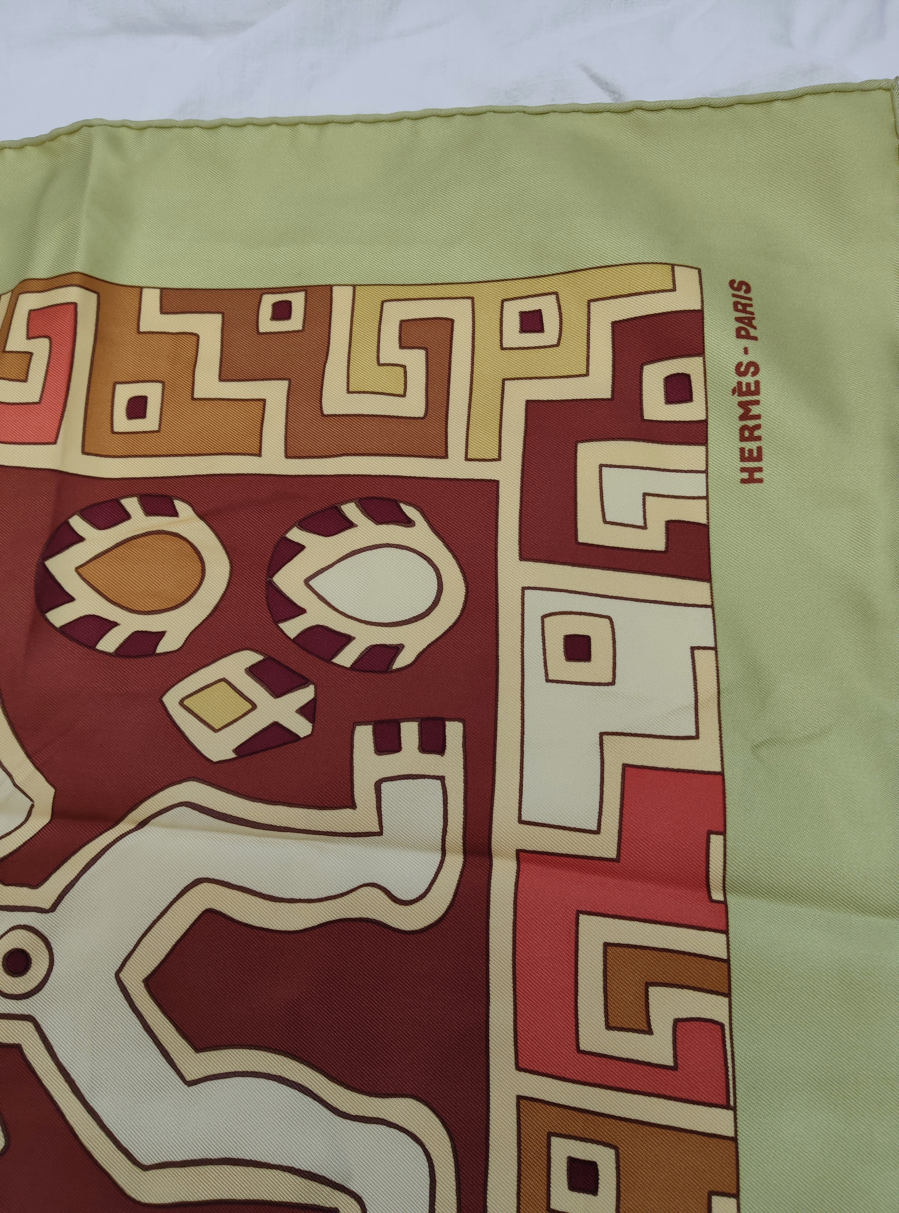 Carré Hermès 100% soie Huaca Piru orange et vert
