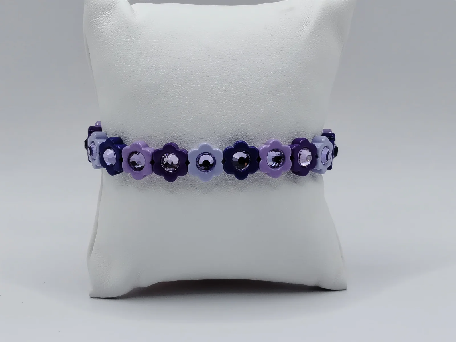 Pulsera de flores moradas