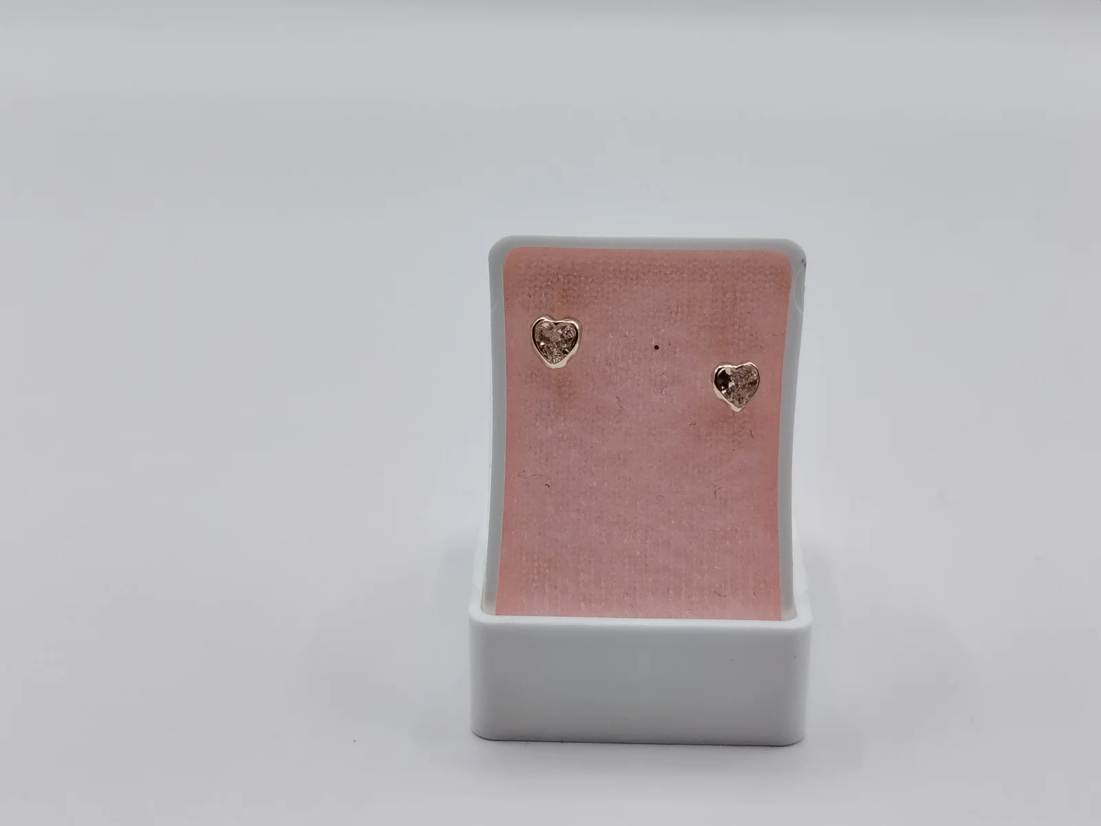 Aretes de corazón dorados de oro 10k