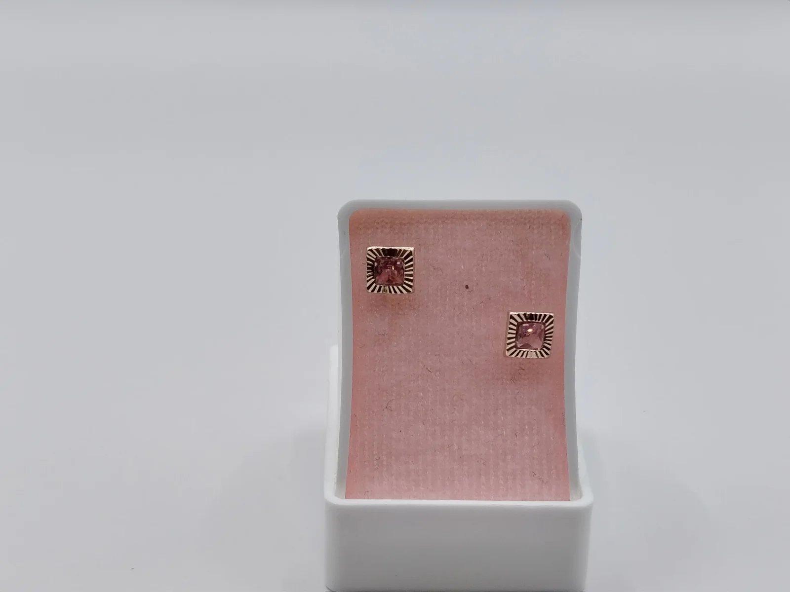 Aretes cuadrados dorados de oro 10k