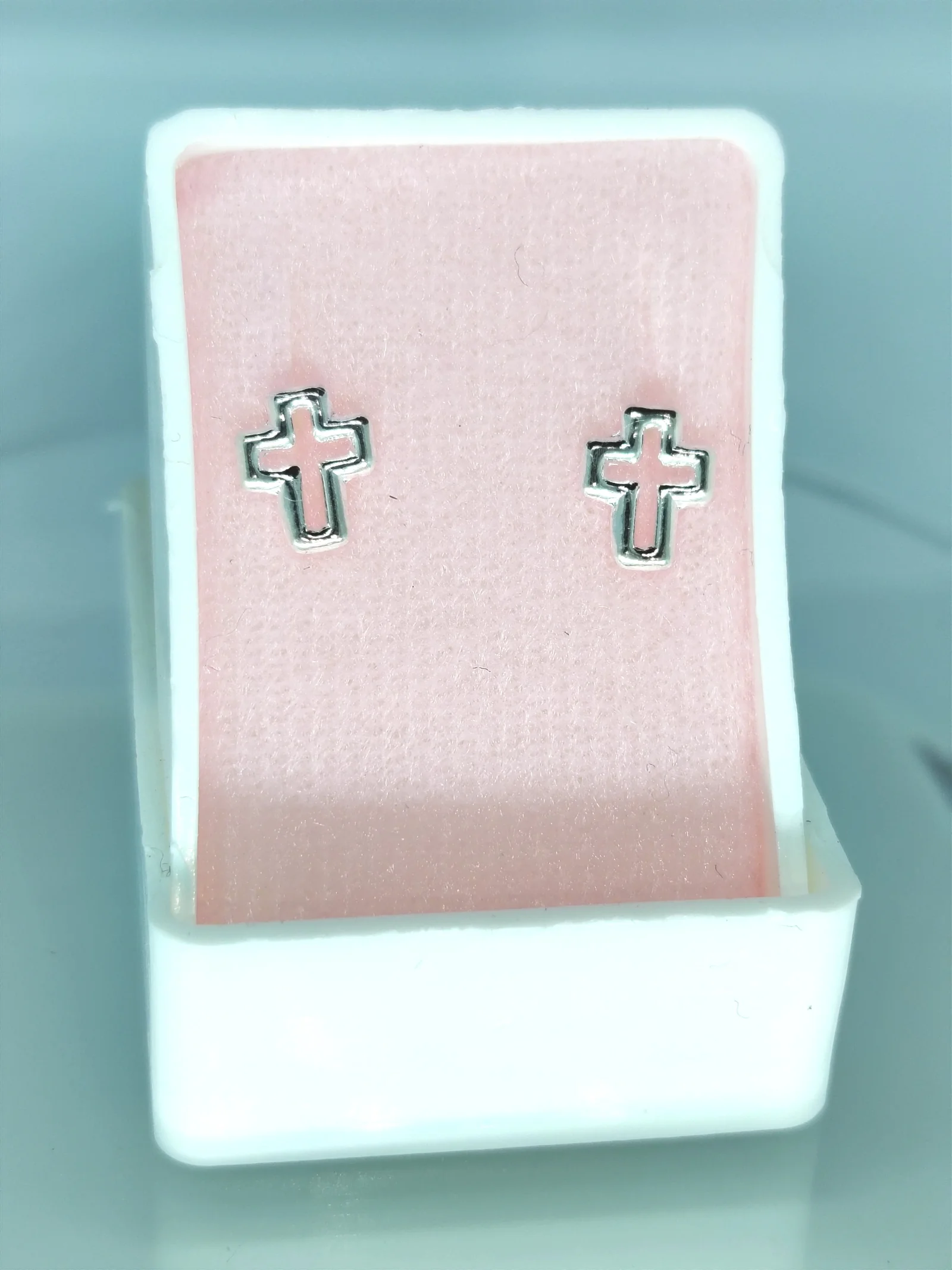 Aretes de cruz plateados