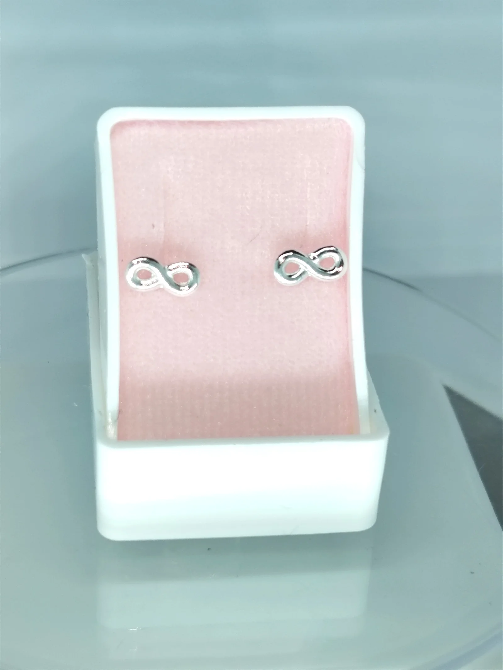 Aretes símbolo infinito en plata