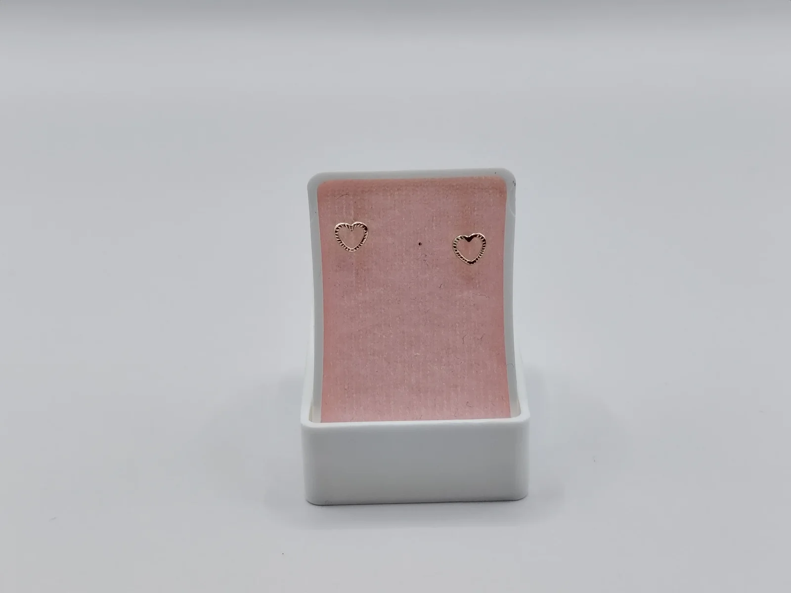 Aretes de corazón dorado de oro 10 kilates