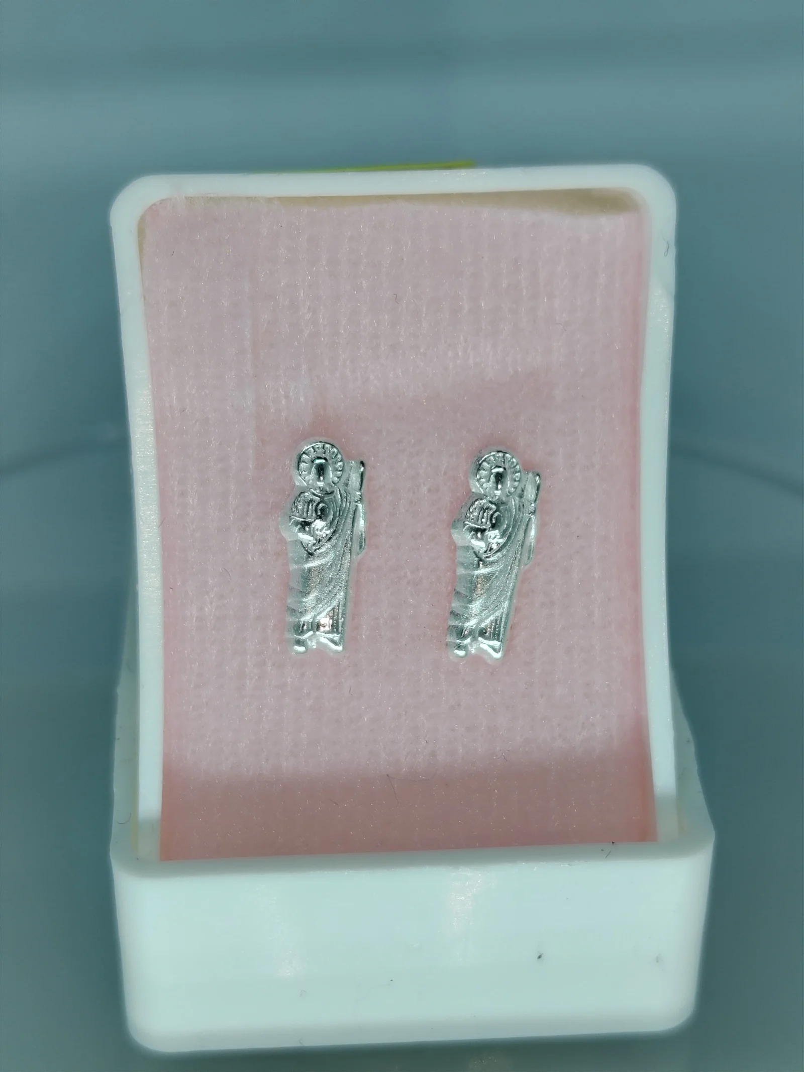 Broquel plata con bolita San Judas mini