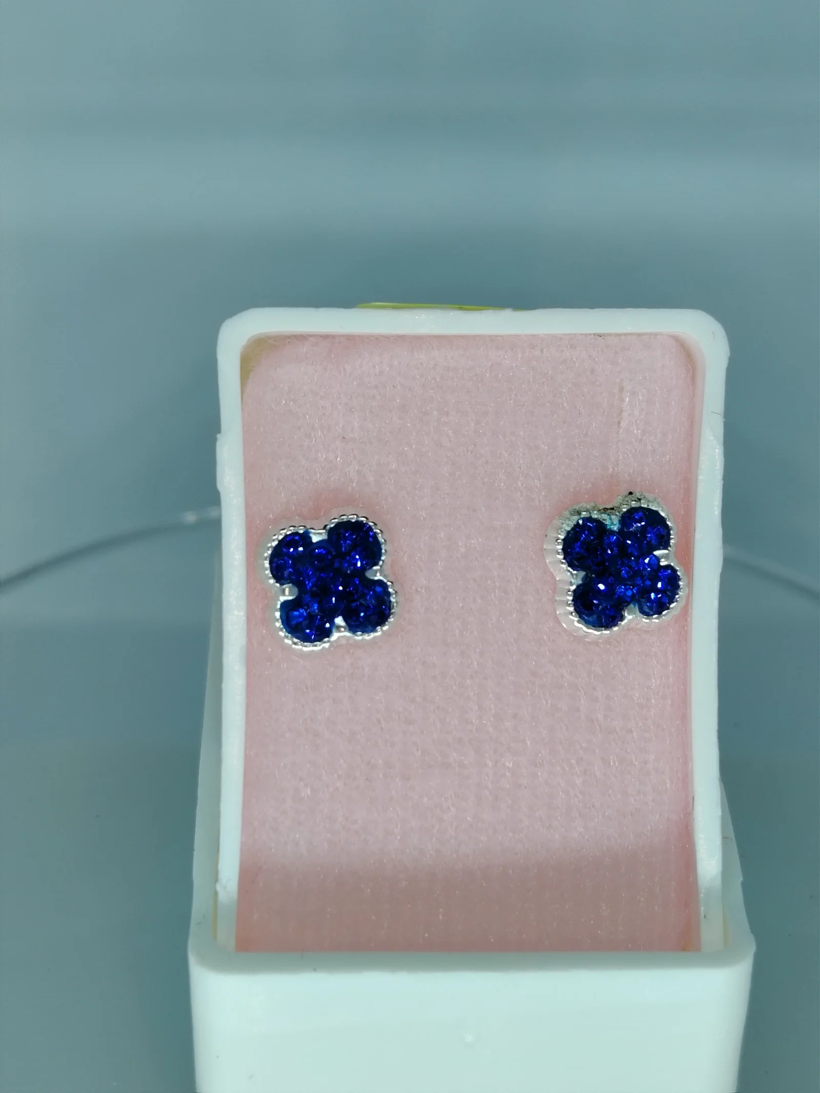 Broquel plata con bolita Van Cleef con zirconia azul