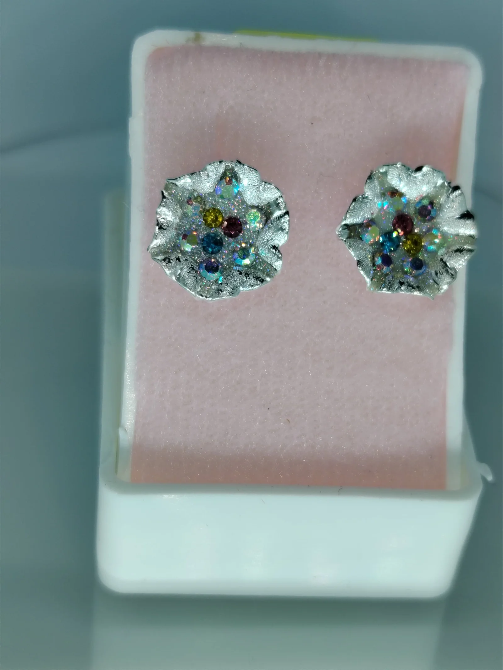 Aretes de plata con piedras de colores con zirconia multicolor
