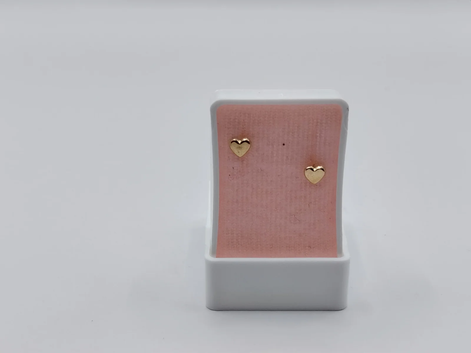 Aretes de corazón dorados de oro 10k