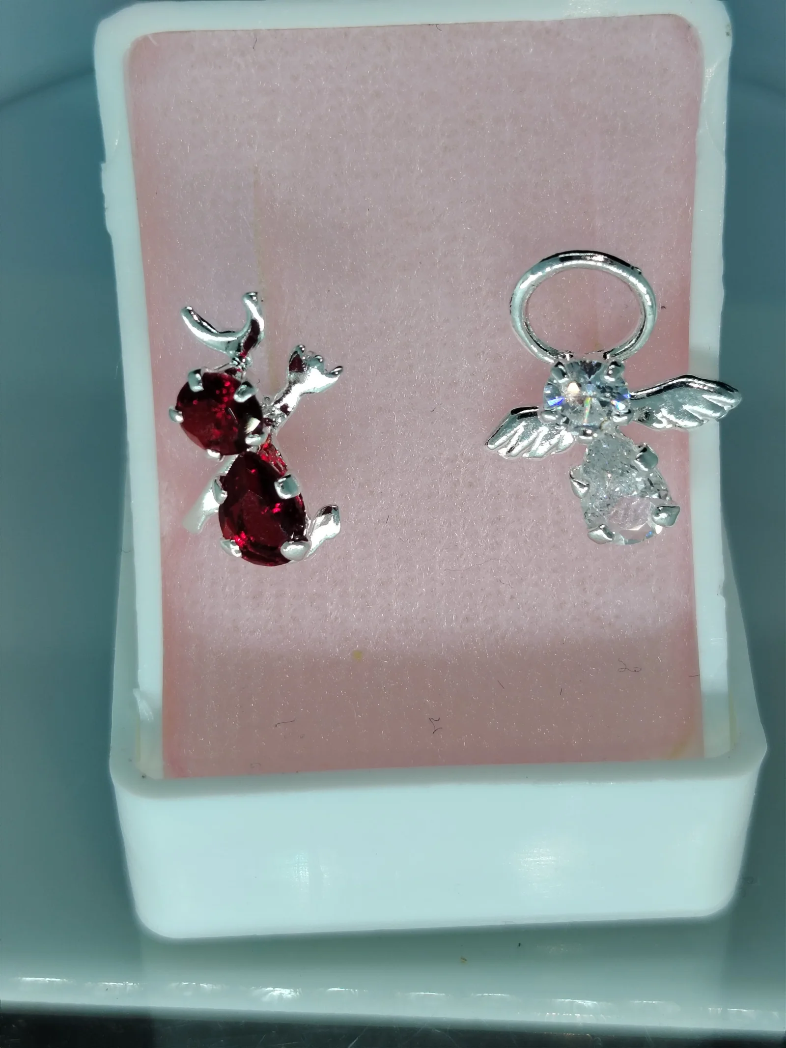 Aretes de fantasía en forma conciencia mediana con aureola