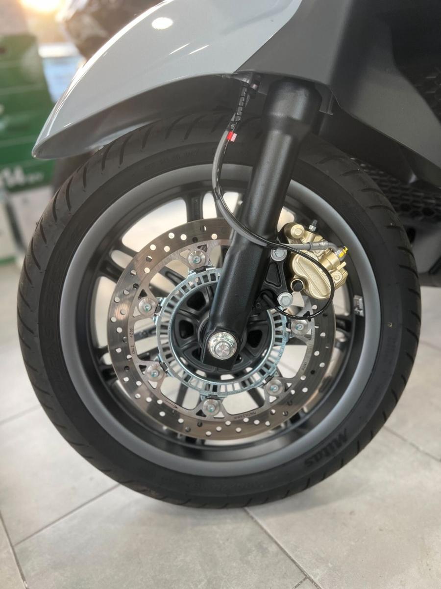 Piaggio Beverly 400 S HPE SOLO 1900KM - 2025