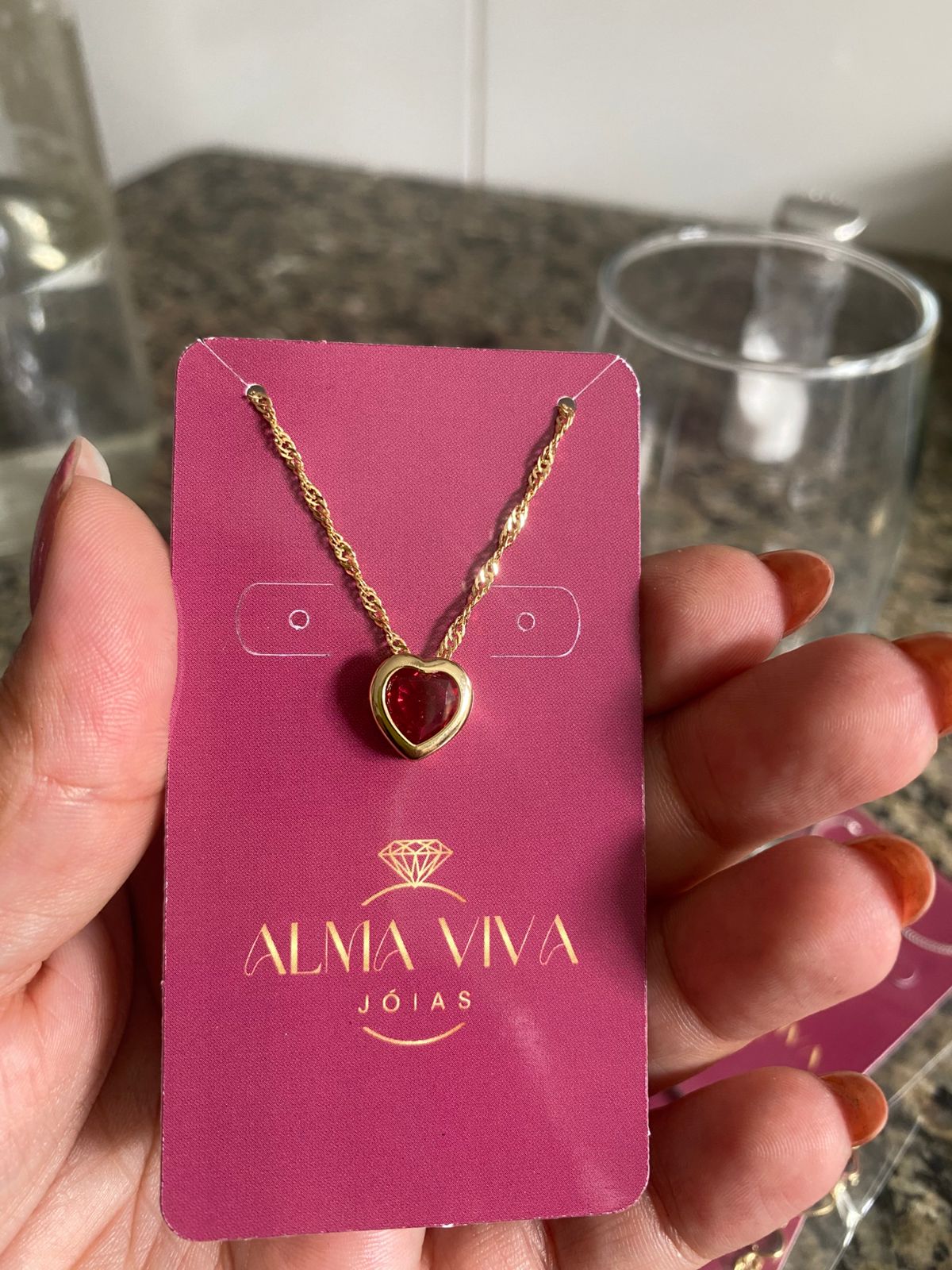 Colar de coração dourado