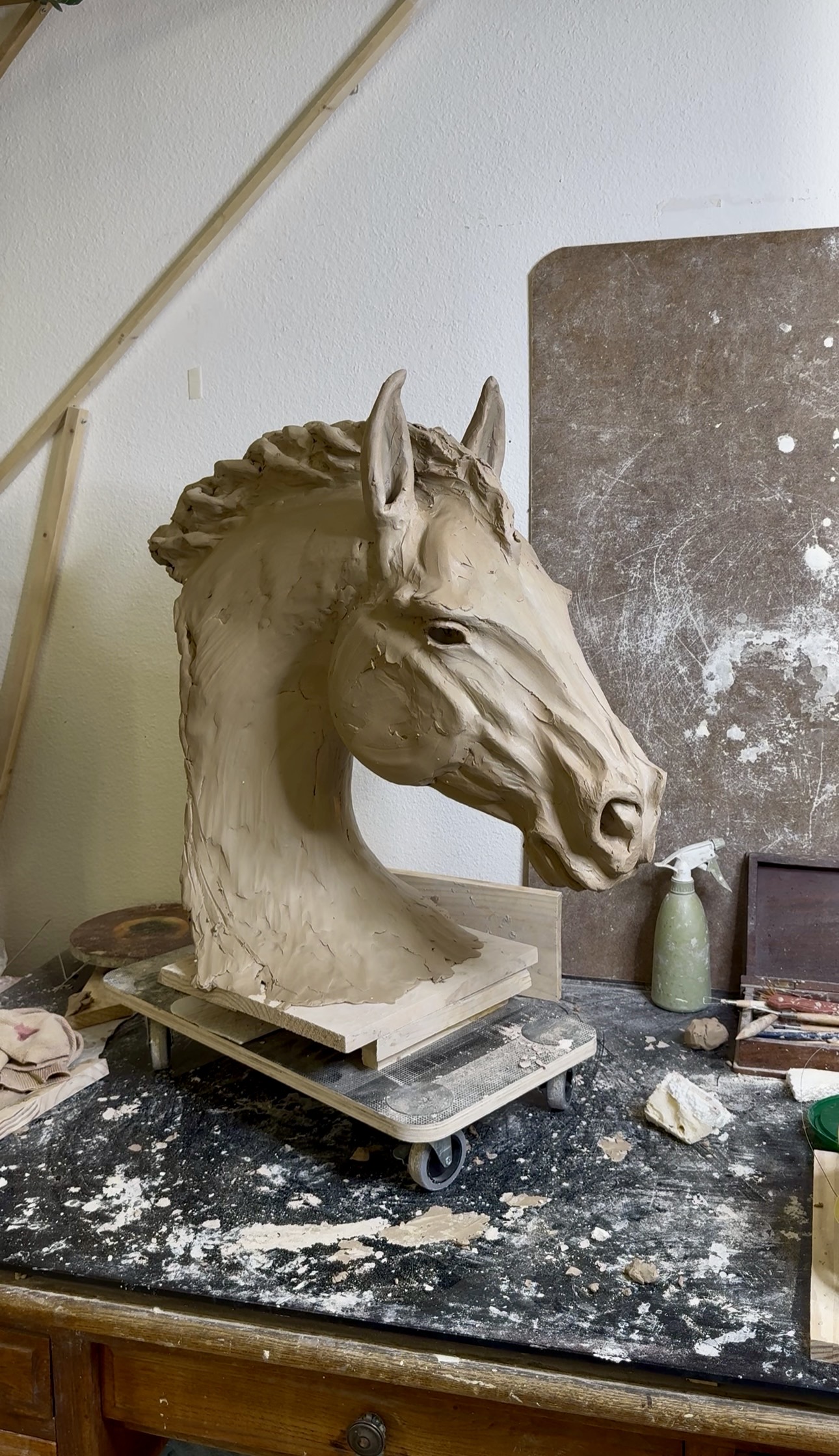 Buste de cheval en argile