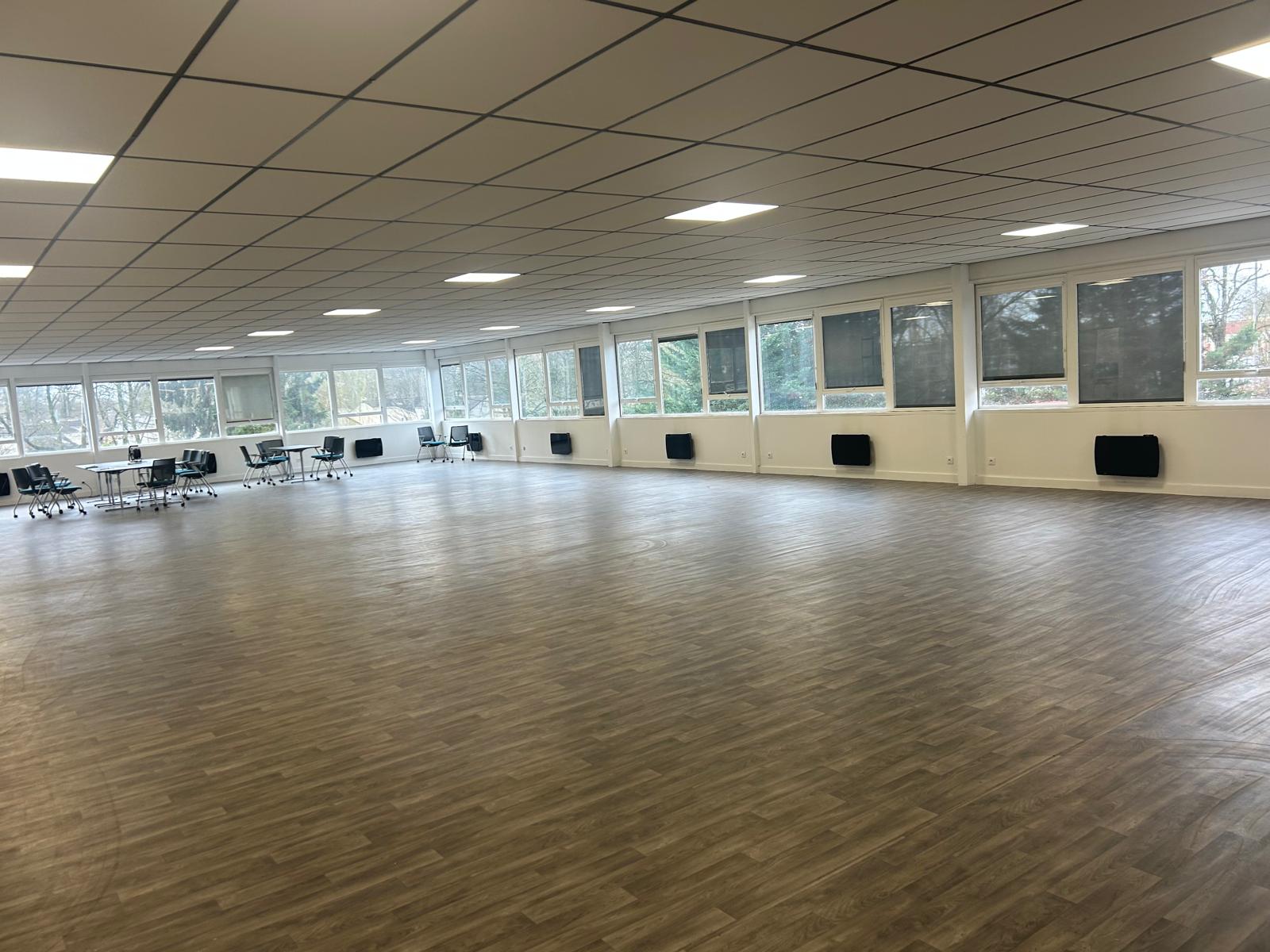Open space de 280 m² · Noisy-le-Grand 93160 · Quartier Richardets