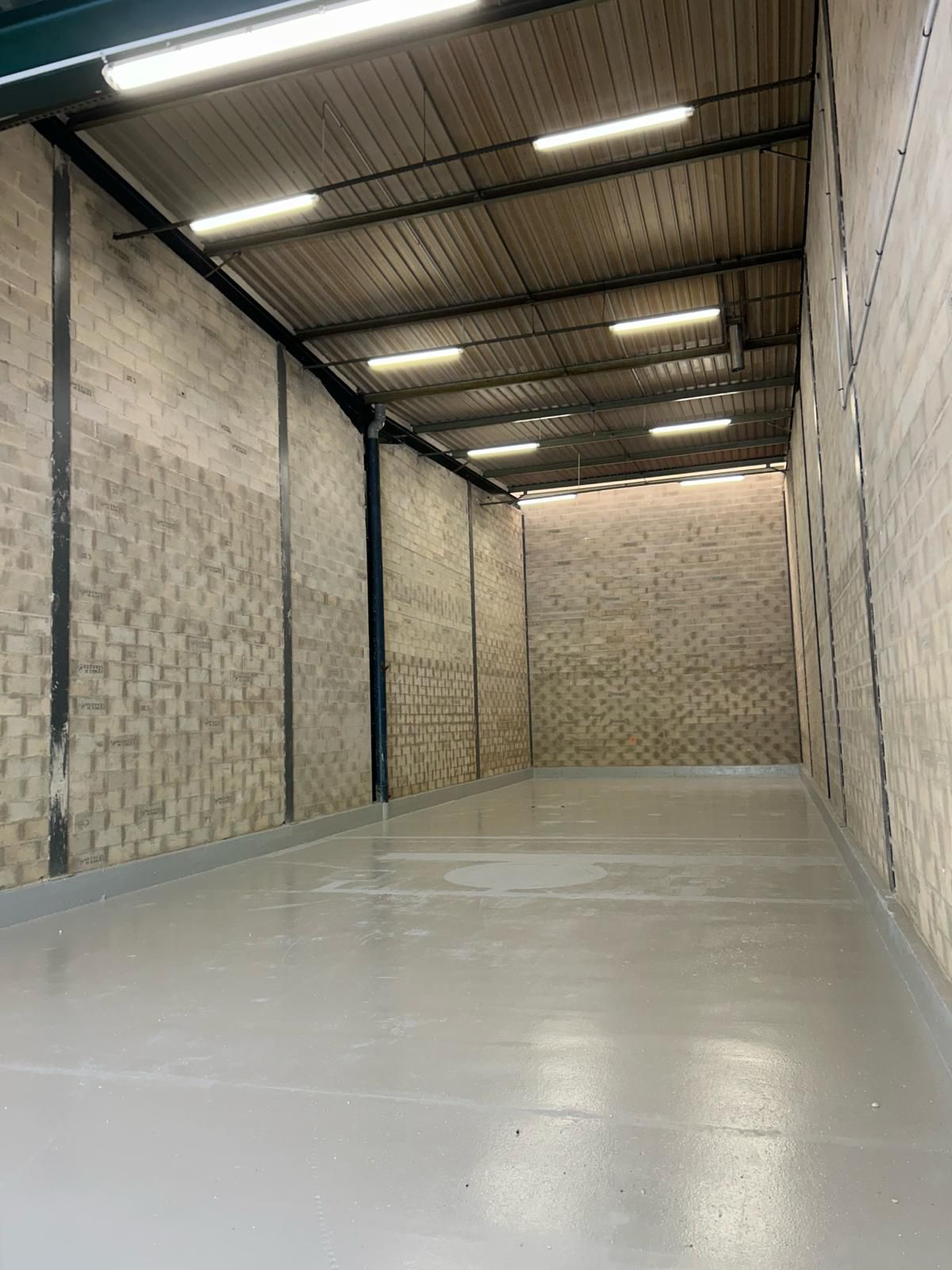 Local d'activité de 420 m² · Noisy-le-Grand 93160 · Quartier Richardets