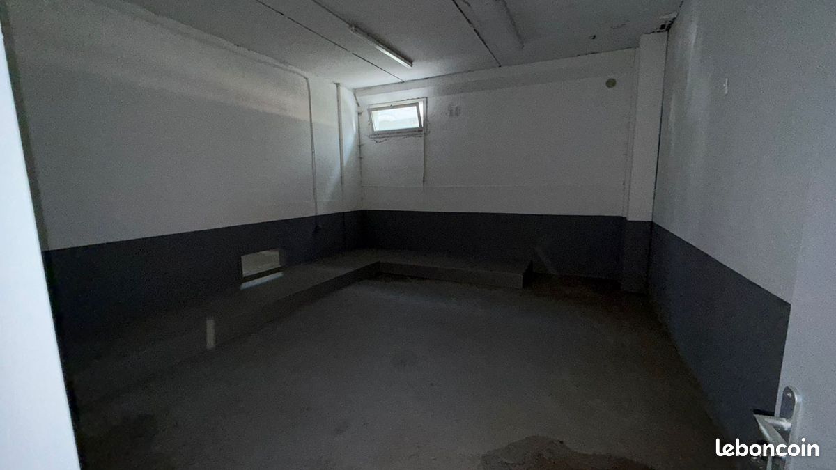 Local d'activité 250 m² - Aulnay-sous-Bois 93600 · Quartier Ouest Edgar Degas