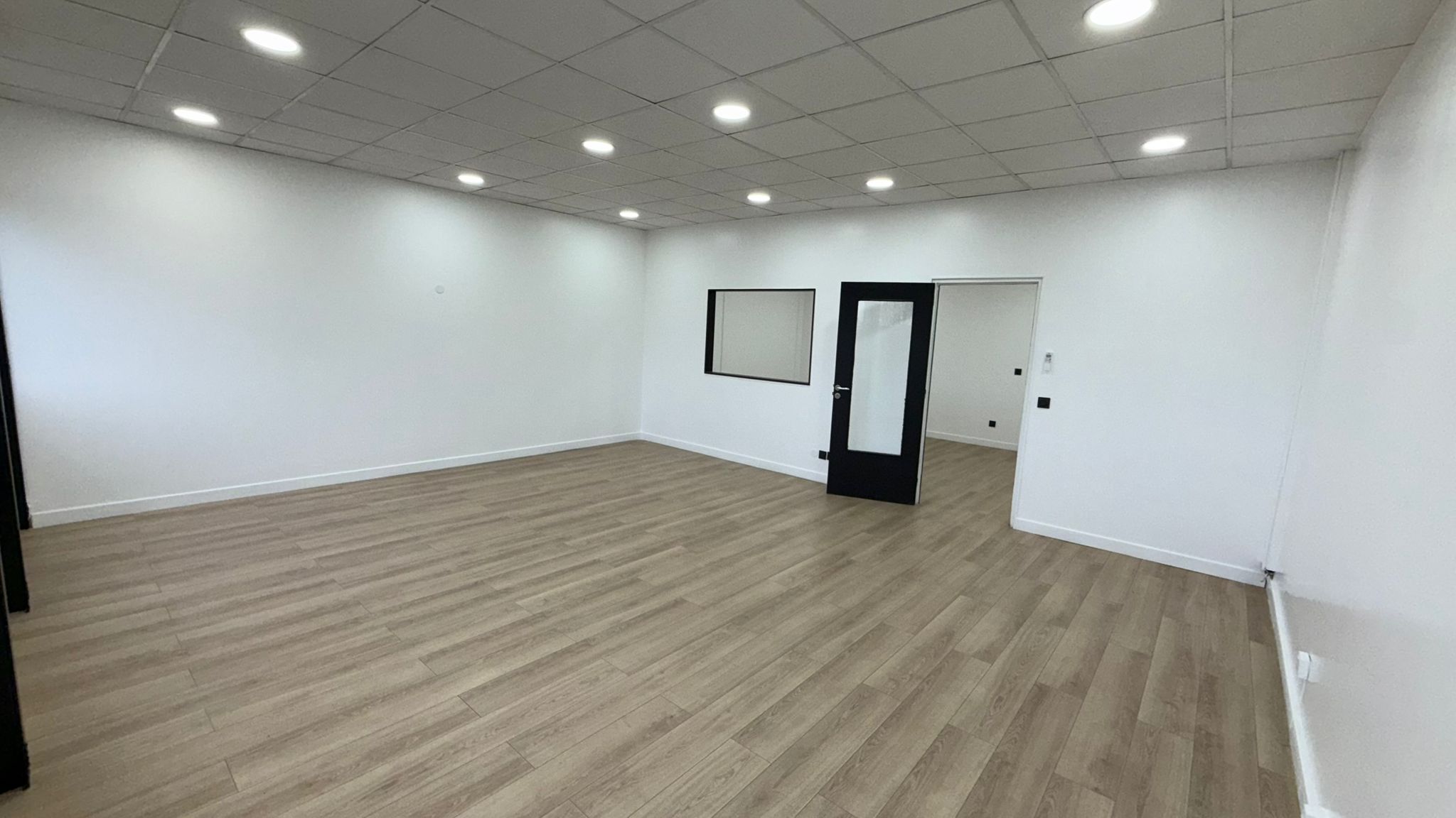 Bureau de 450 m² · La Courneuve 93120 · Quartier Waldeck Rochet