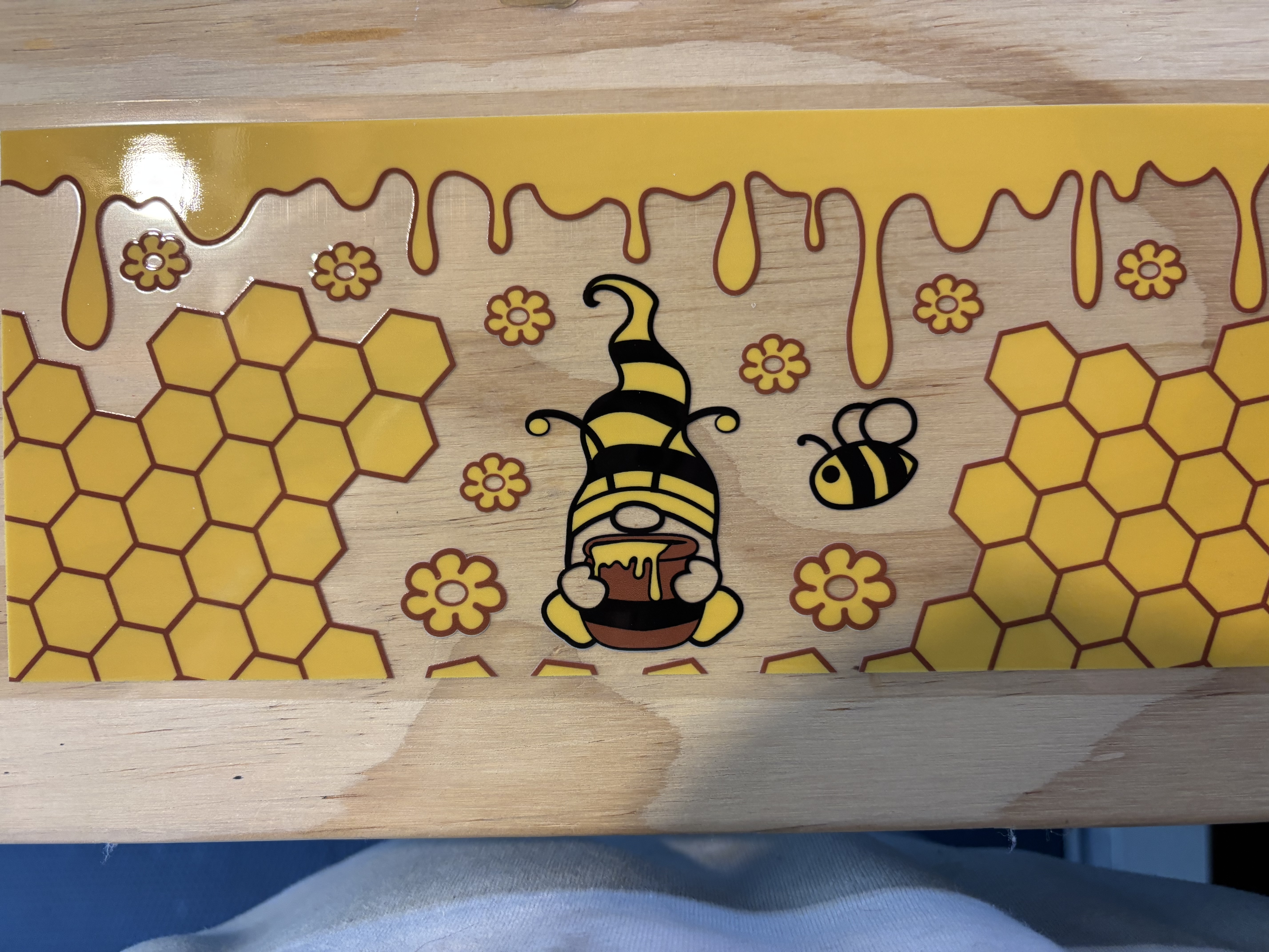 Gnome and Honeycombs UVDTF