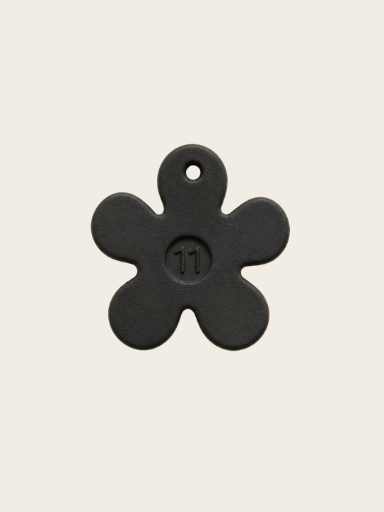 Black(11) 