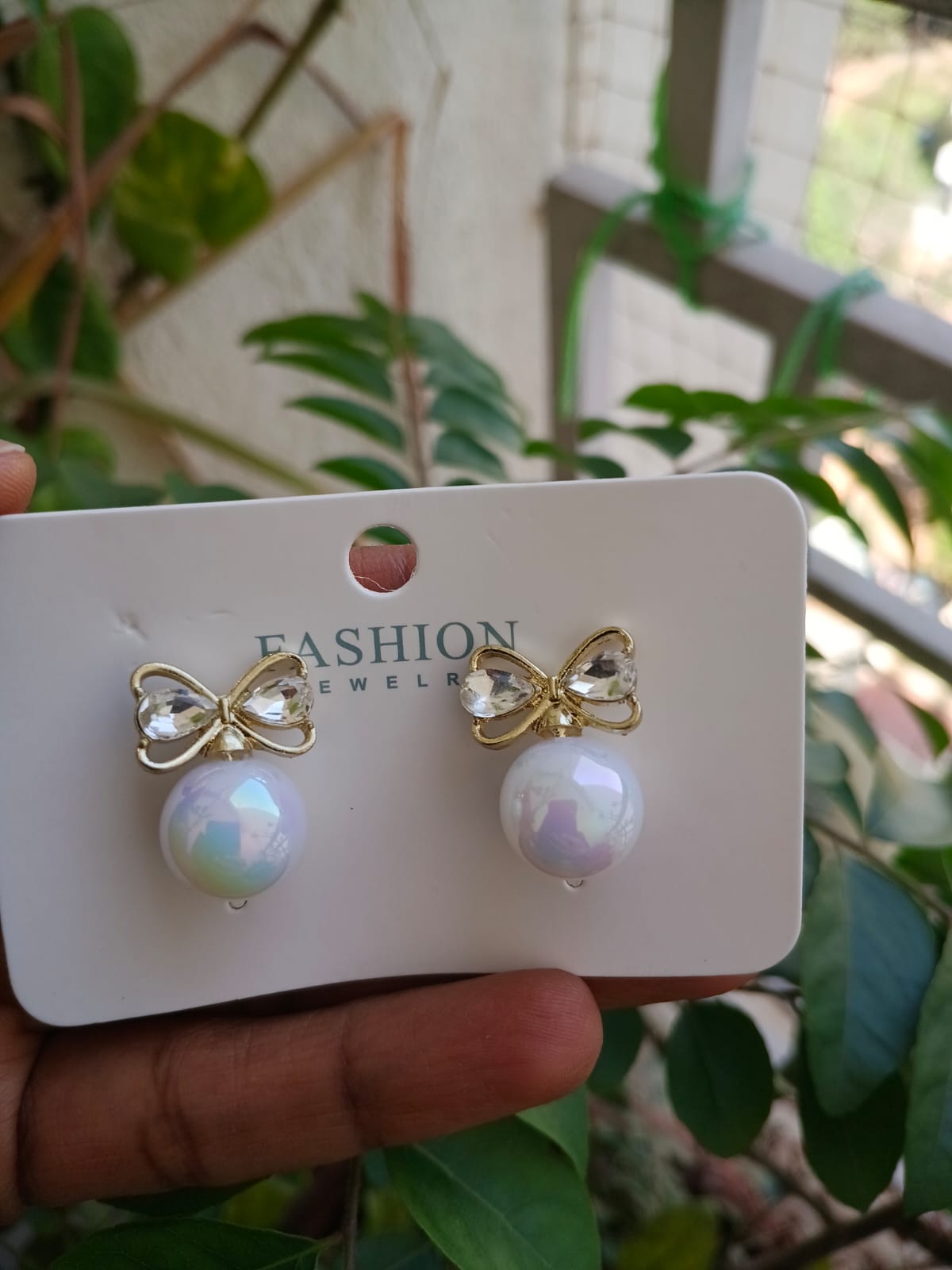 Bow Pearl Stud Earrings