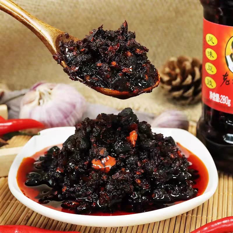 老干妈风味豆豉油制辣椒 280G LaoGanMa Fermented Black Soybean Chili Oil 280G