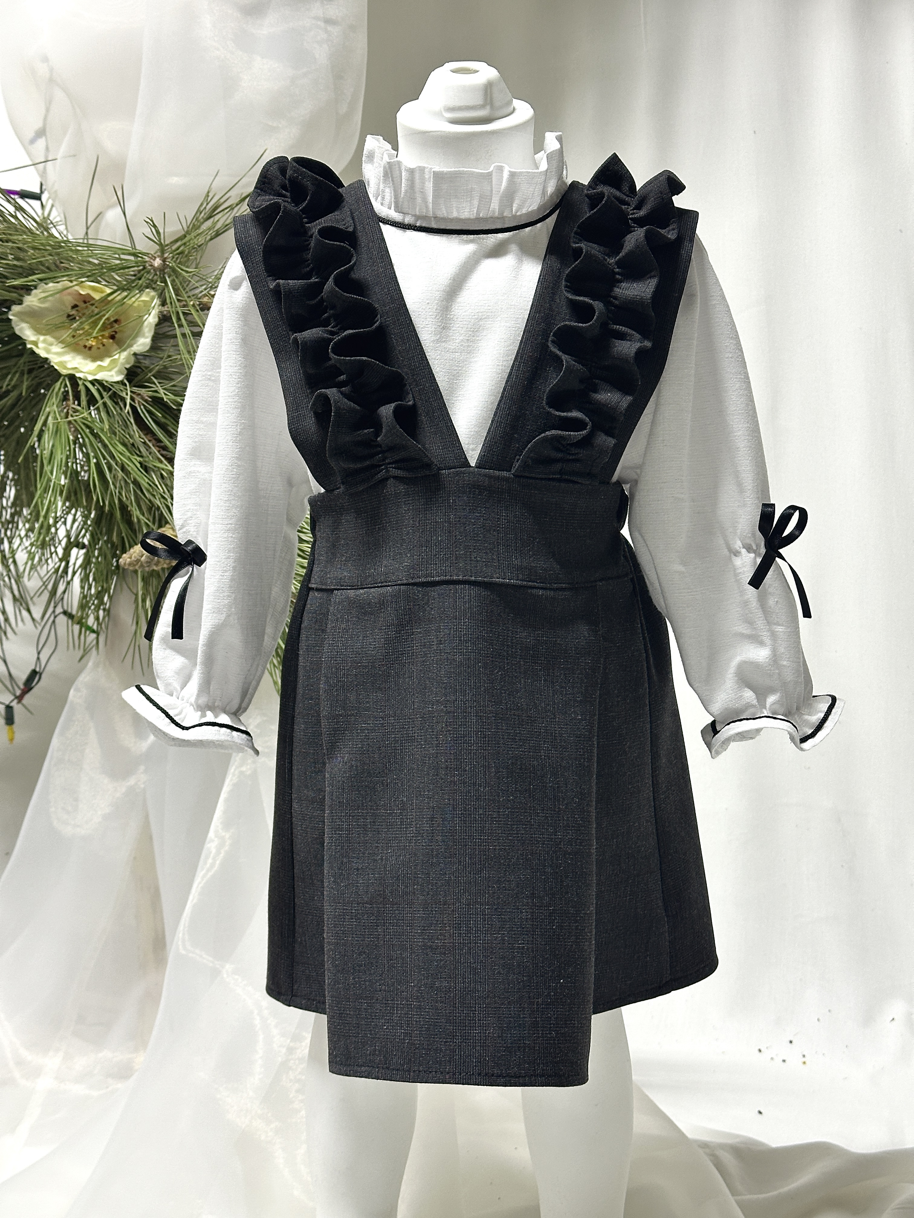 Grace Kız Çocuk Kolej Model Fırfırlı Jile Füme Elbise ve Fiyonk Detaylı Gömlek Takımı