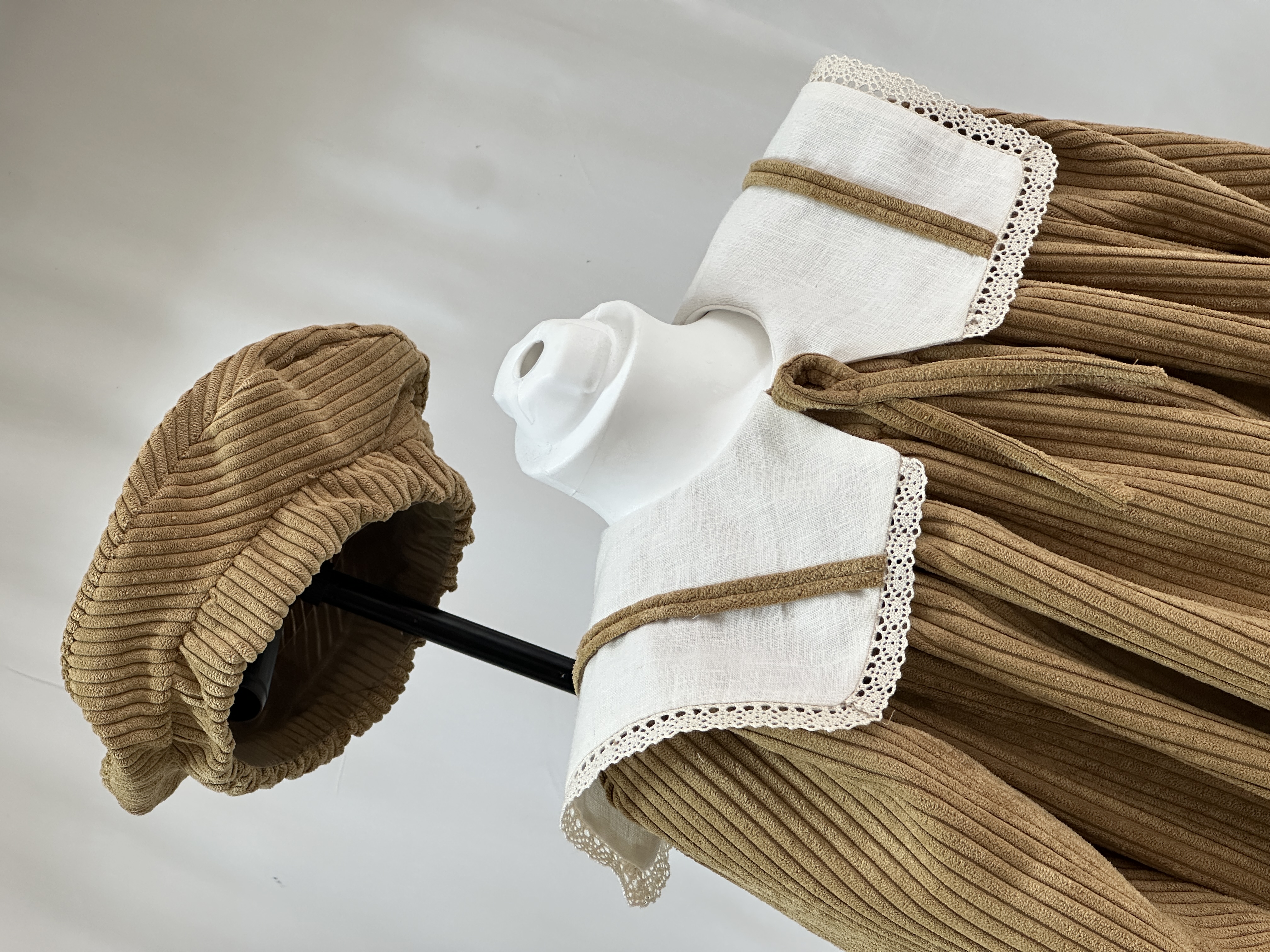 Hazel Vintage Fitilli Kadife Kız Çocuk Elbise ve Ressam Şapka