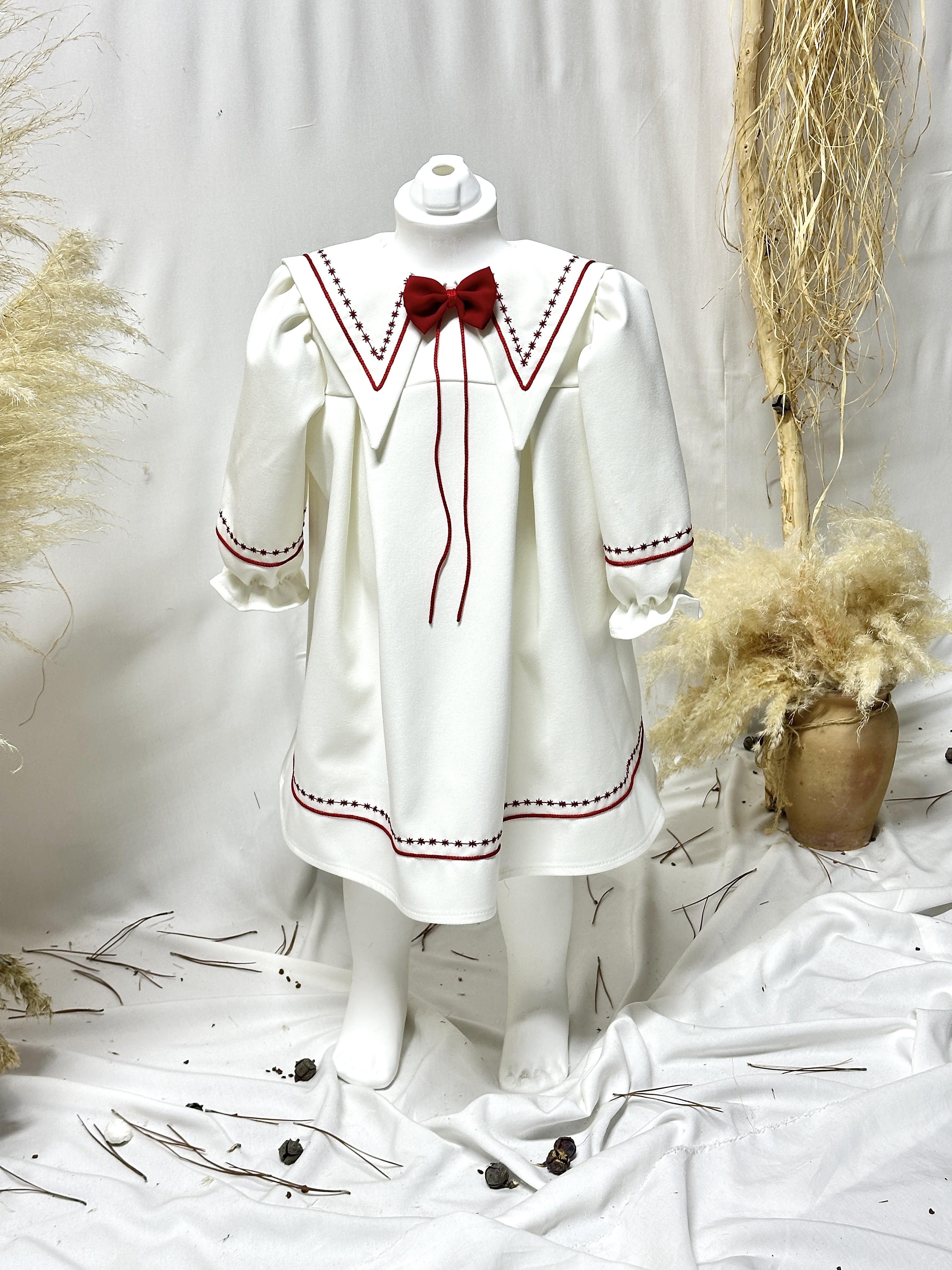 Aura Vintage Kırmızı Nakış İşlemeli Fiyonklu Uzun Kollu Kız Çocuk Elbisesi