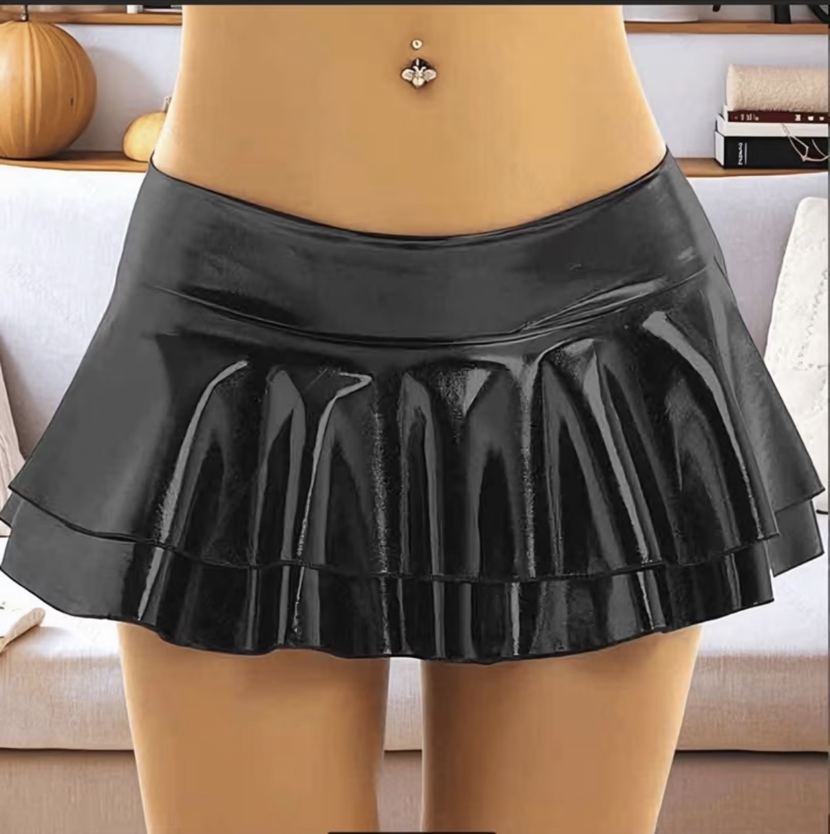 Mini falda de vinilo negra
