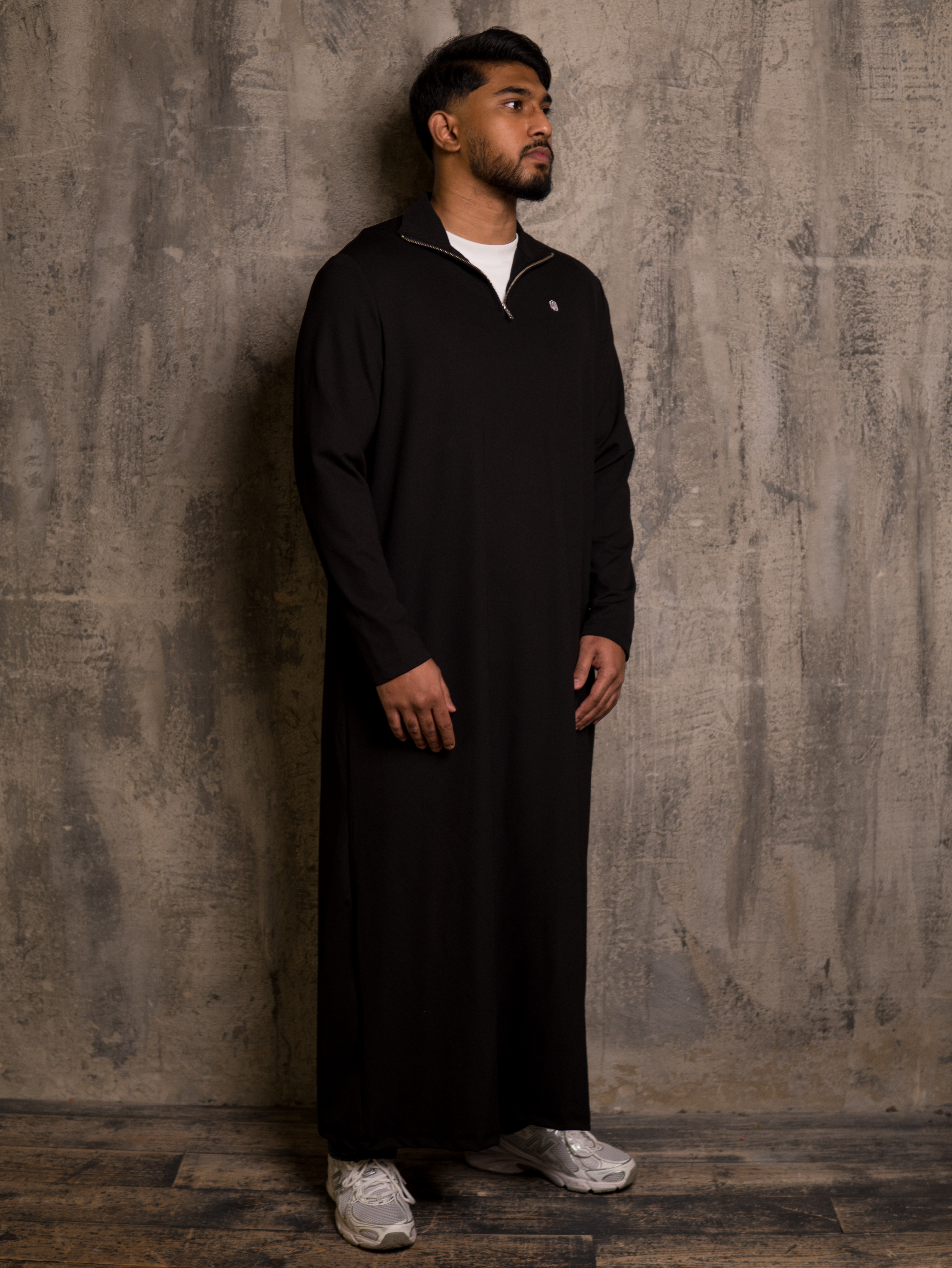 Refined Quarter Zip Thobe