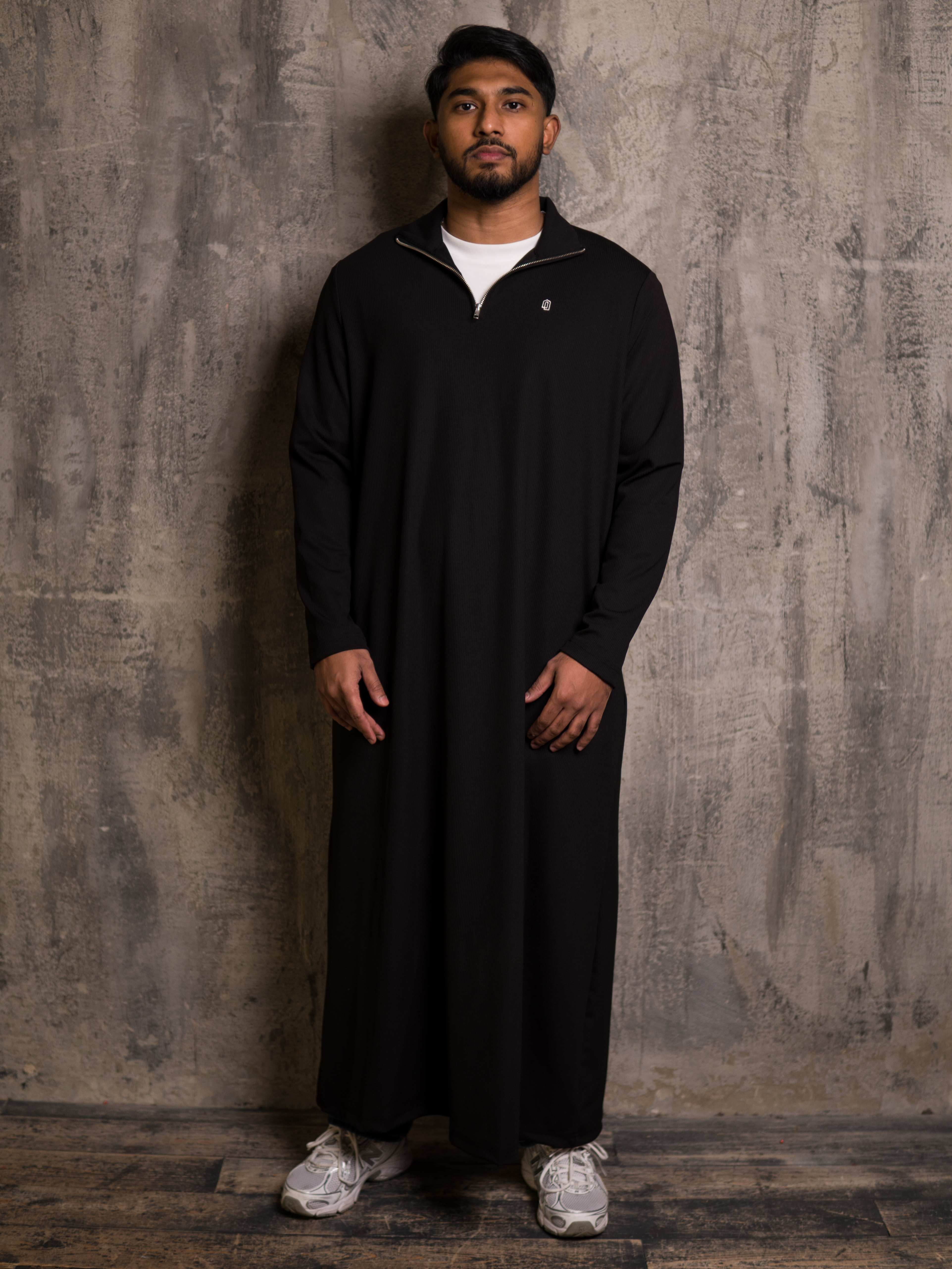 Refined Quarter Zip Thobe