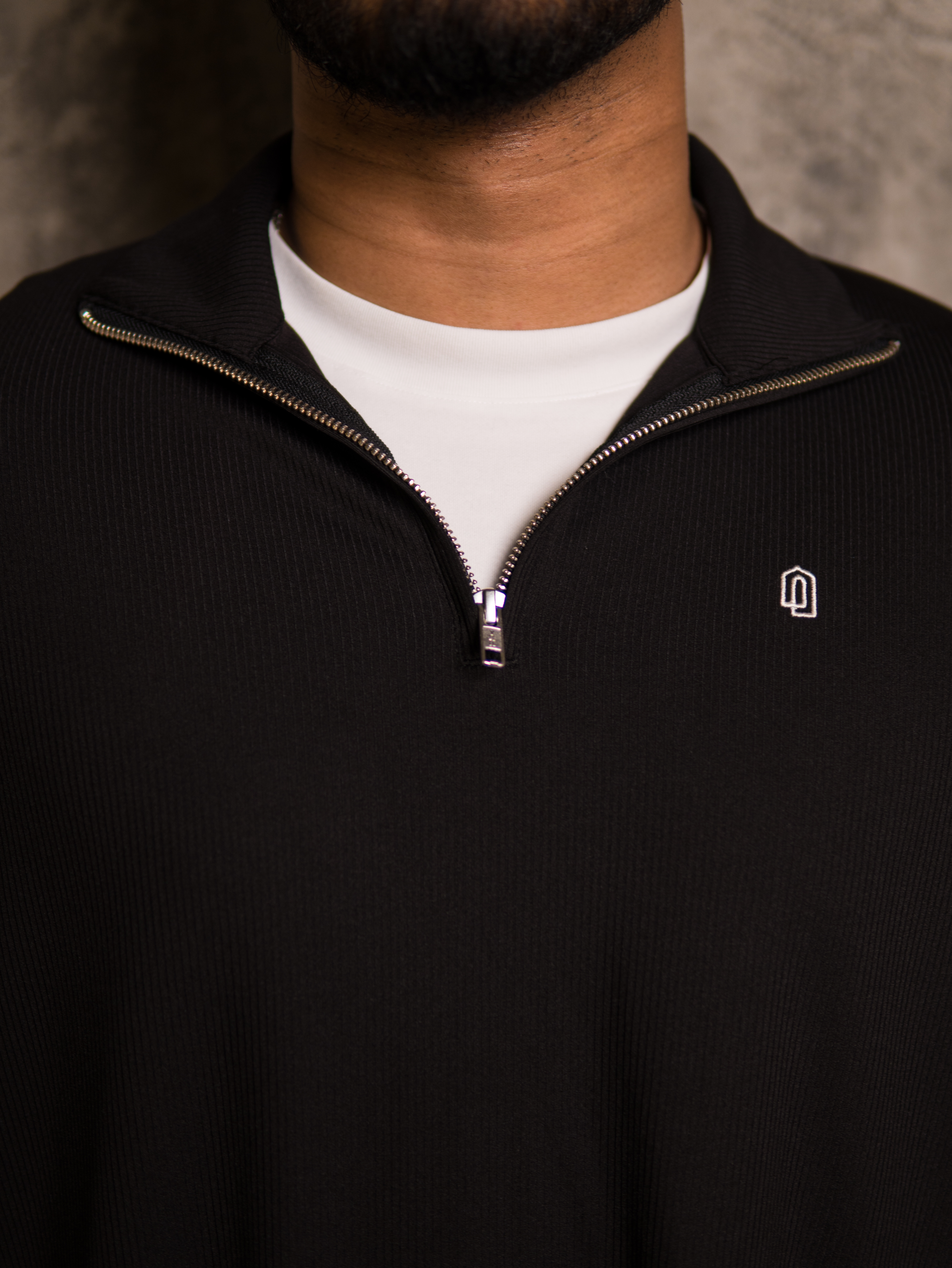 Refined Quarter Zip Thobe