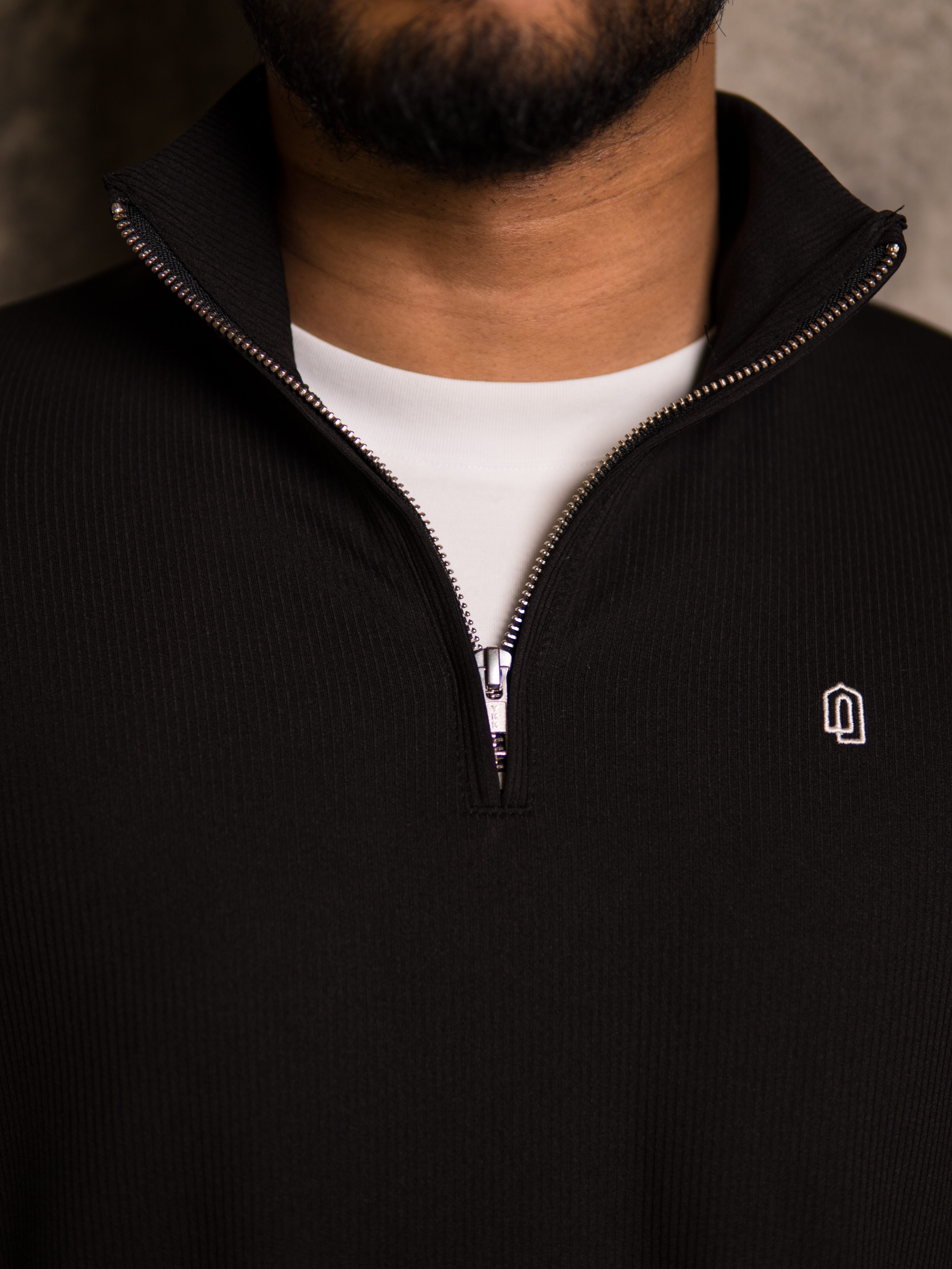 Refined Quarter Zip Thobe