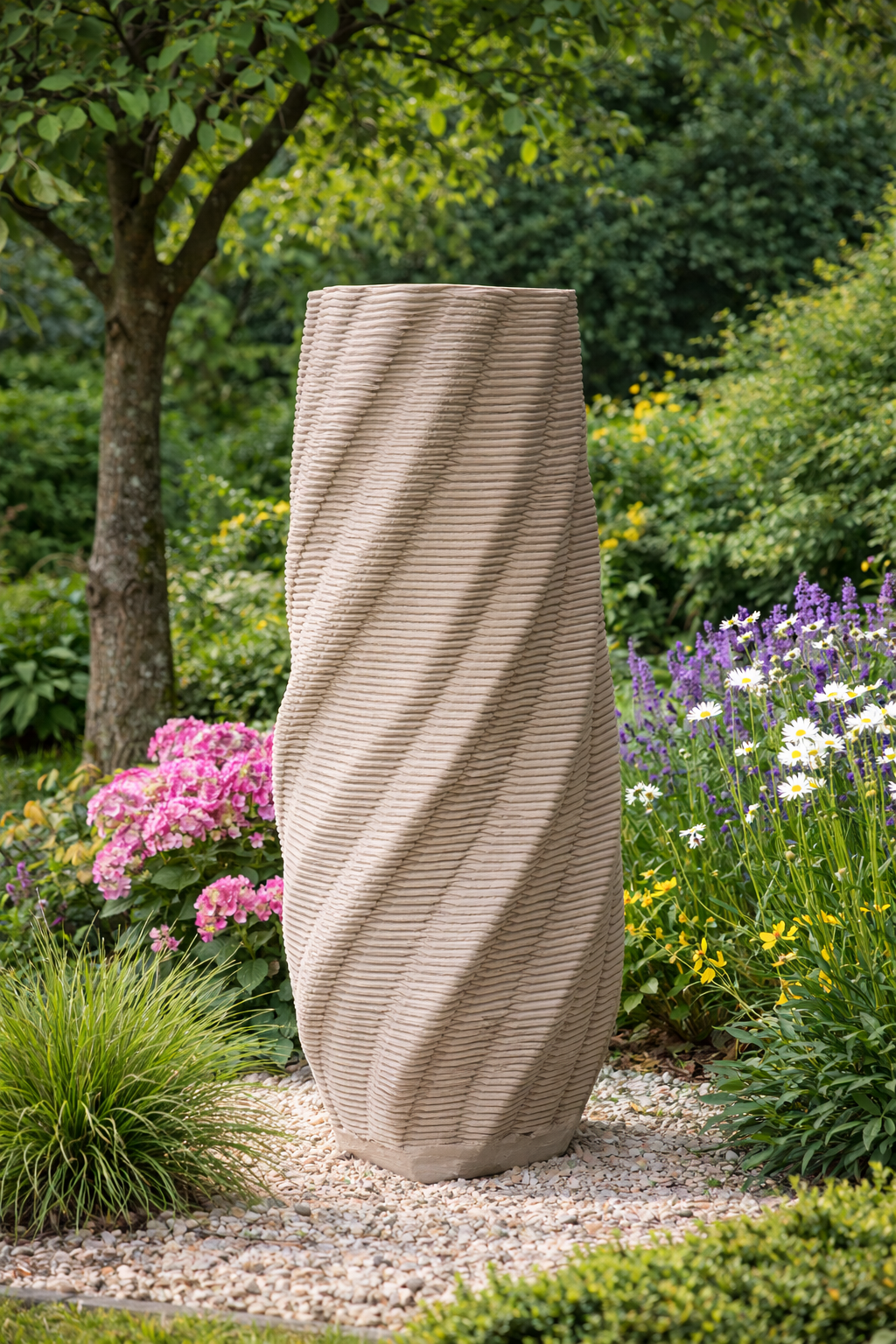 Vase sculptural design