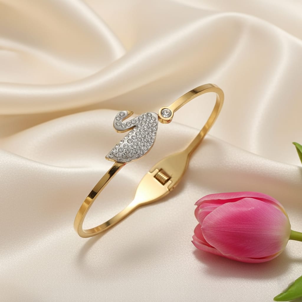 Elegant Gold toned Bracelet with Swan design